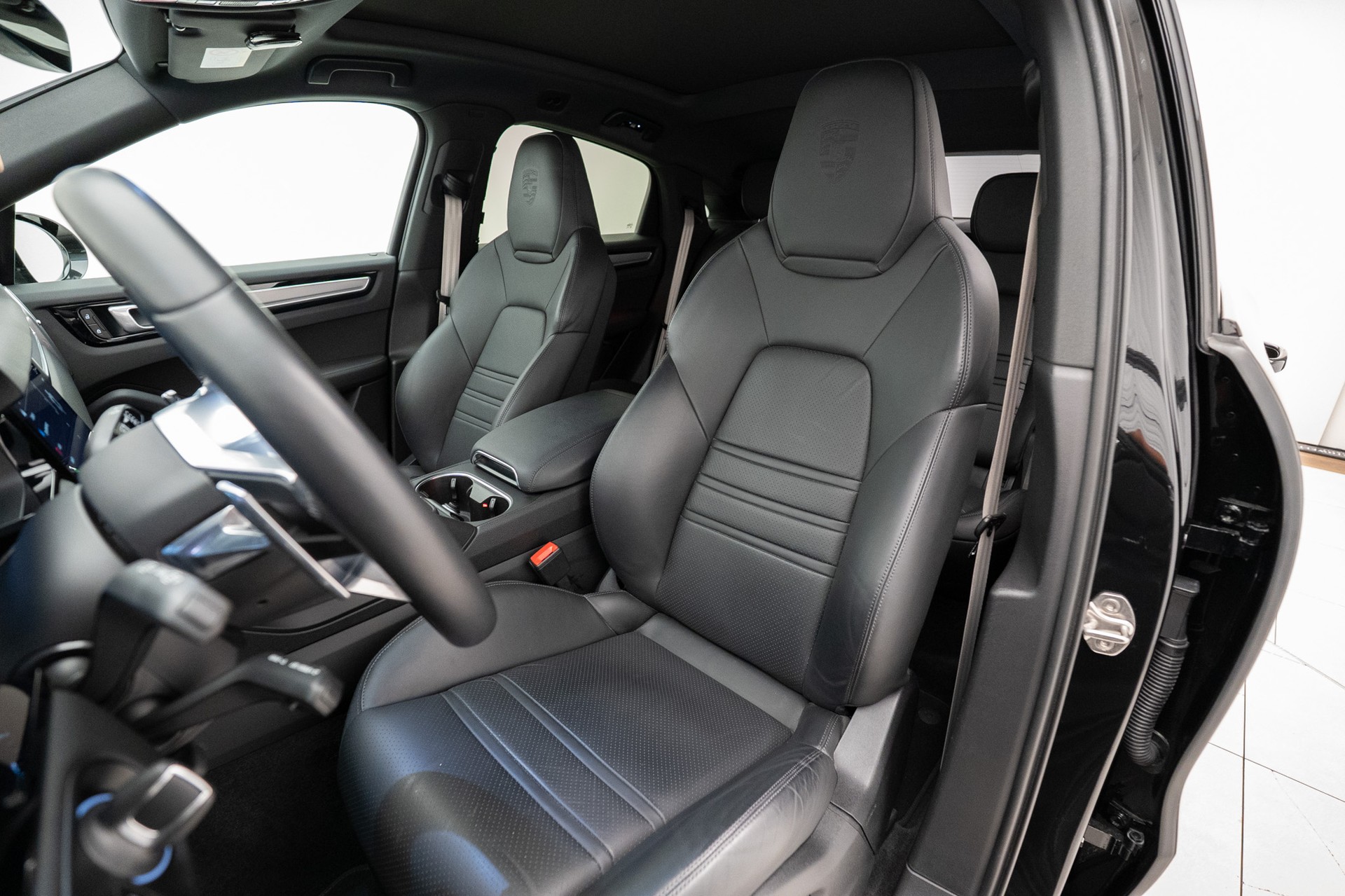PORSCHE Cayenne Coupé E-Hybrid Platinum Edition-image-6