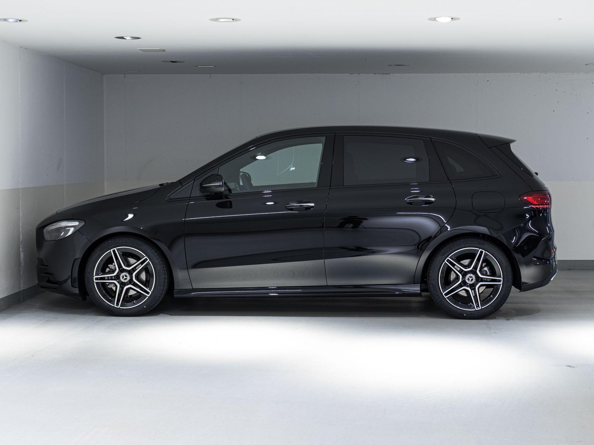 MERCEDES-BENZ B 200-image-4