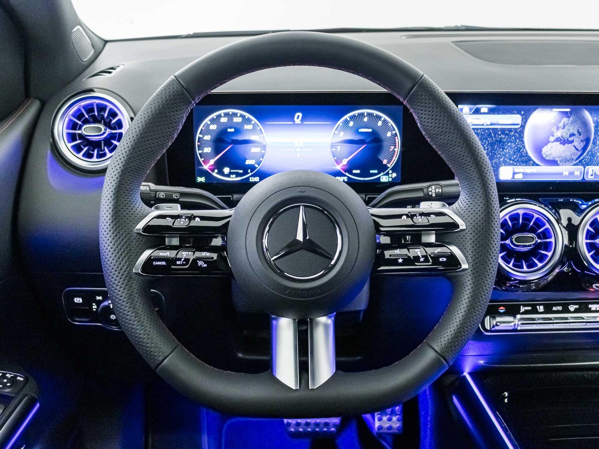 MERCEDES-BENZ B 200-image-10