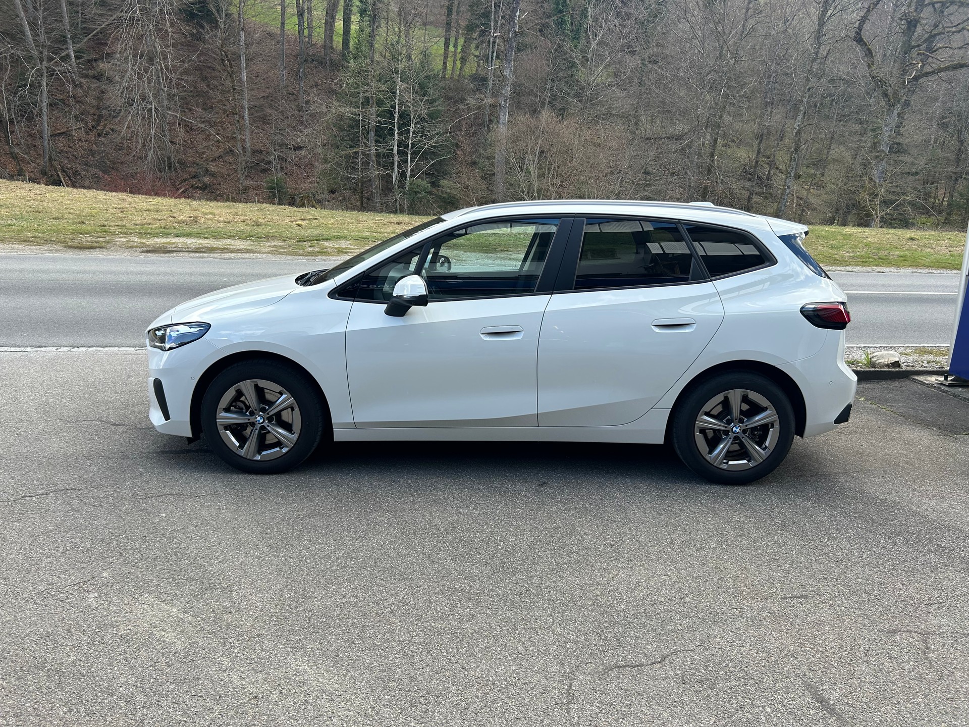 BMW 223d Active Tourer xDrive Luxury line DKG-image-3