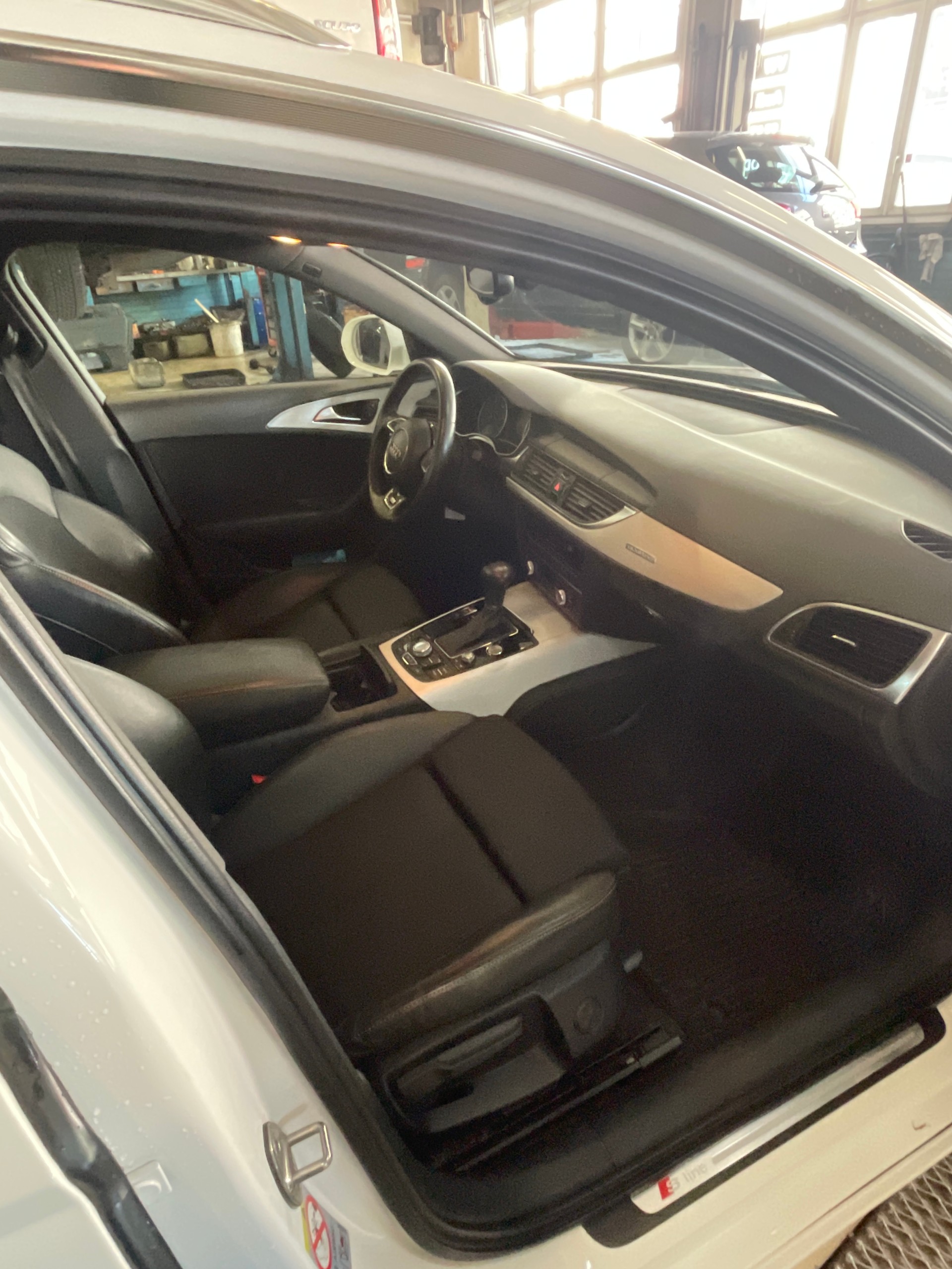 AUDI A6 Avant 3.0 TDI V6 quattro S-tronic-image-4