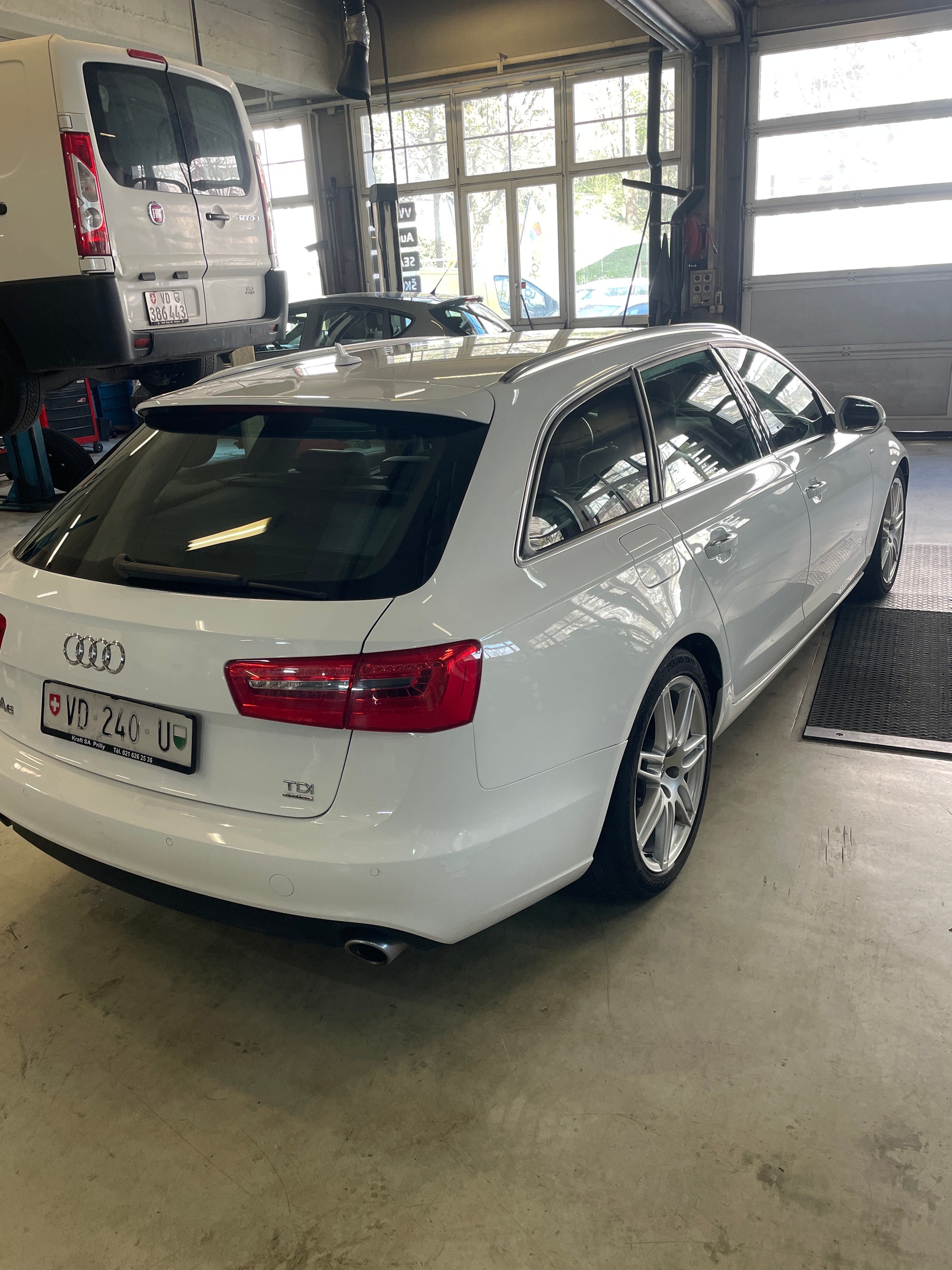 AUDI A6 Avant 3.0 TDI V6 quattro S-tronic-image-2