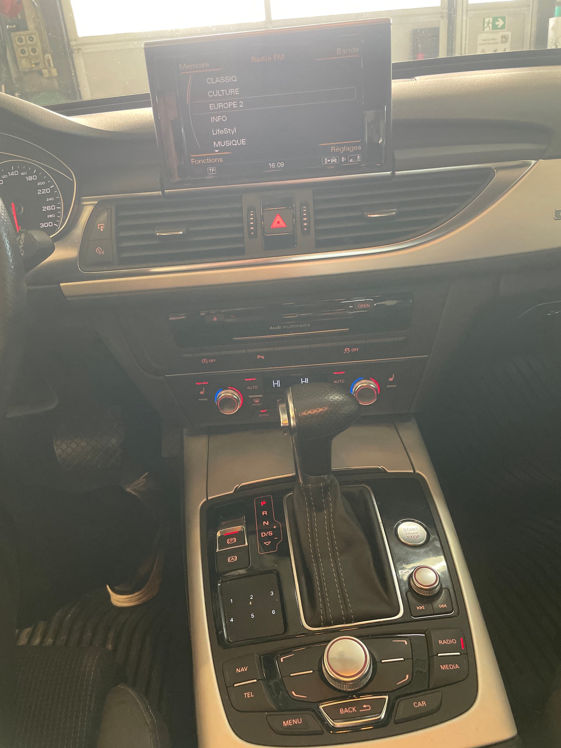 AUDI A6 Avant 3.0 TDI V6 quattro S-tronic-image-9