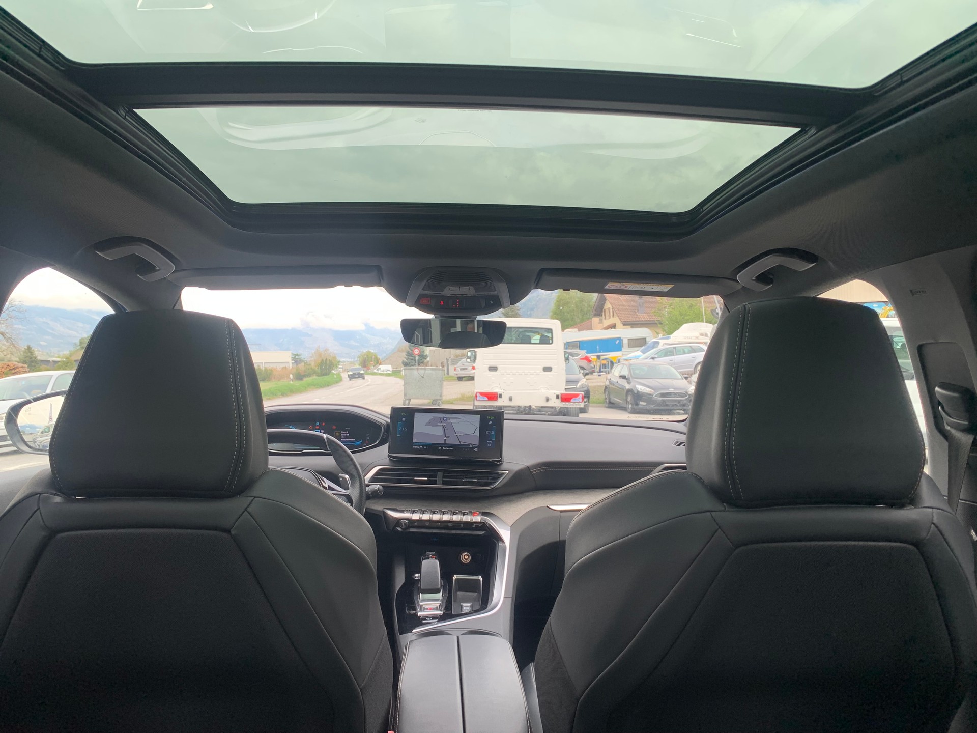 PEUGEOT 3008 300e Hybrid4 Road Trip EAT8-image-11