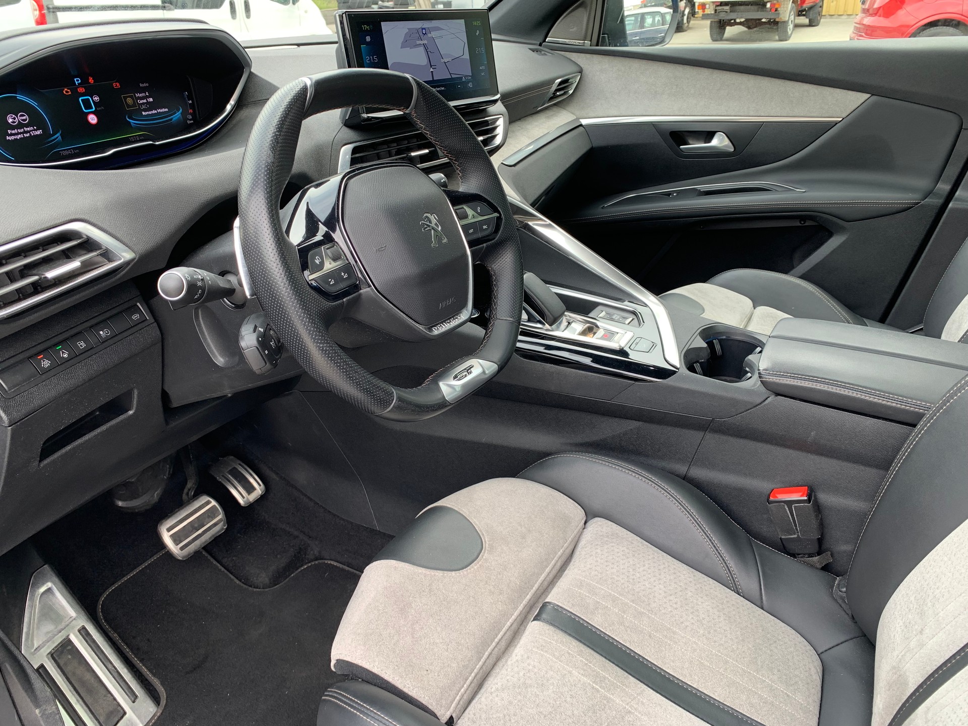 PEUGEOT 3008 300e Hybrid4 Road Trip EAT8-image-15