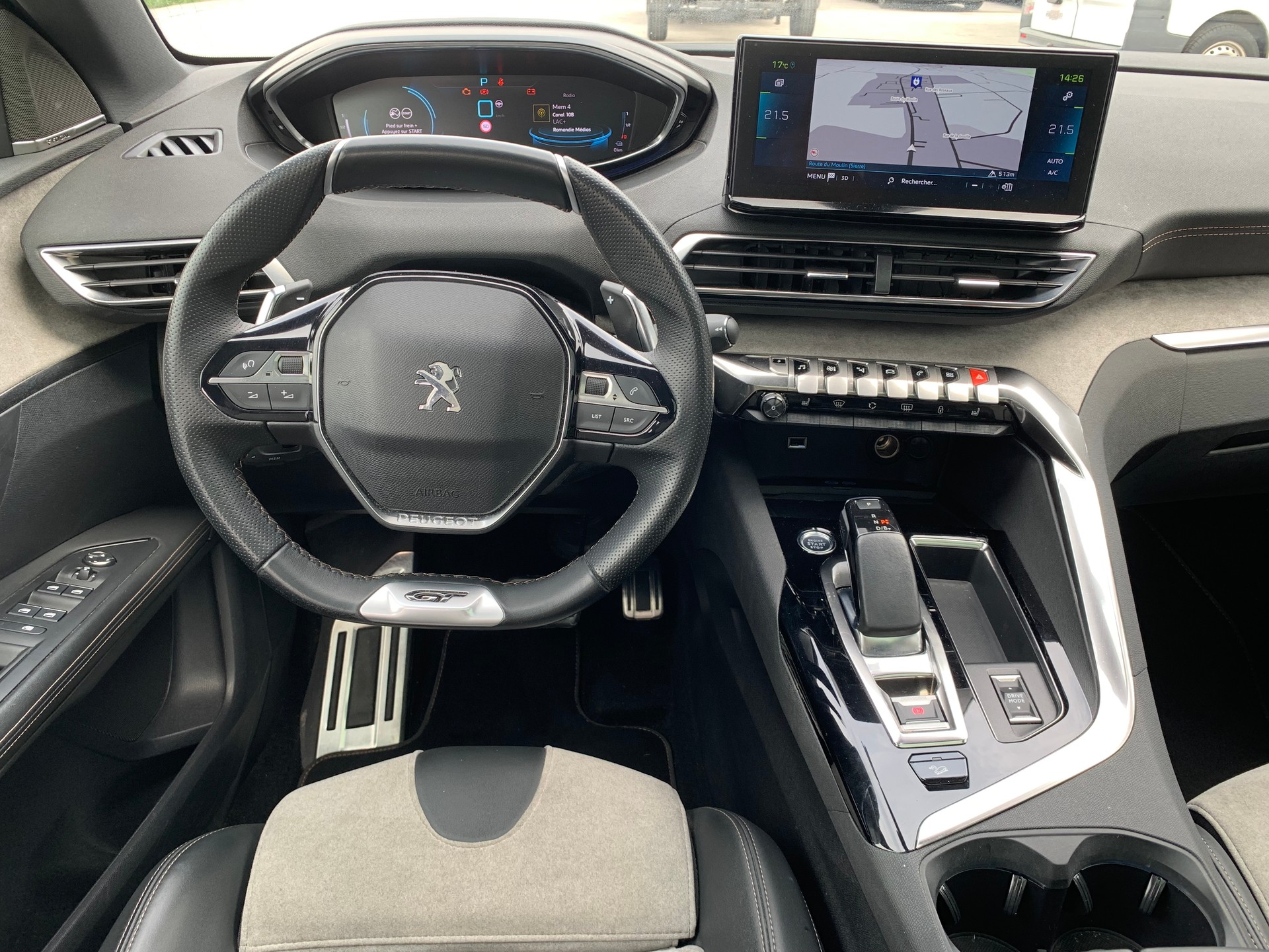 PEUGEOT 3008 300e Hybrid4 Road Trip EAT8-image-21