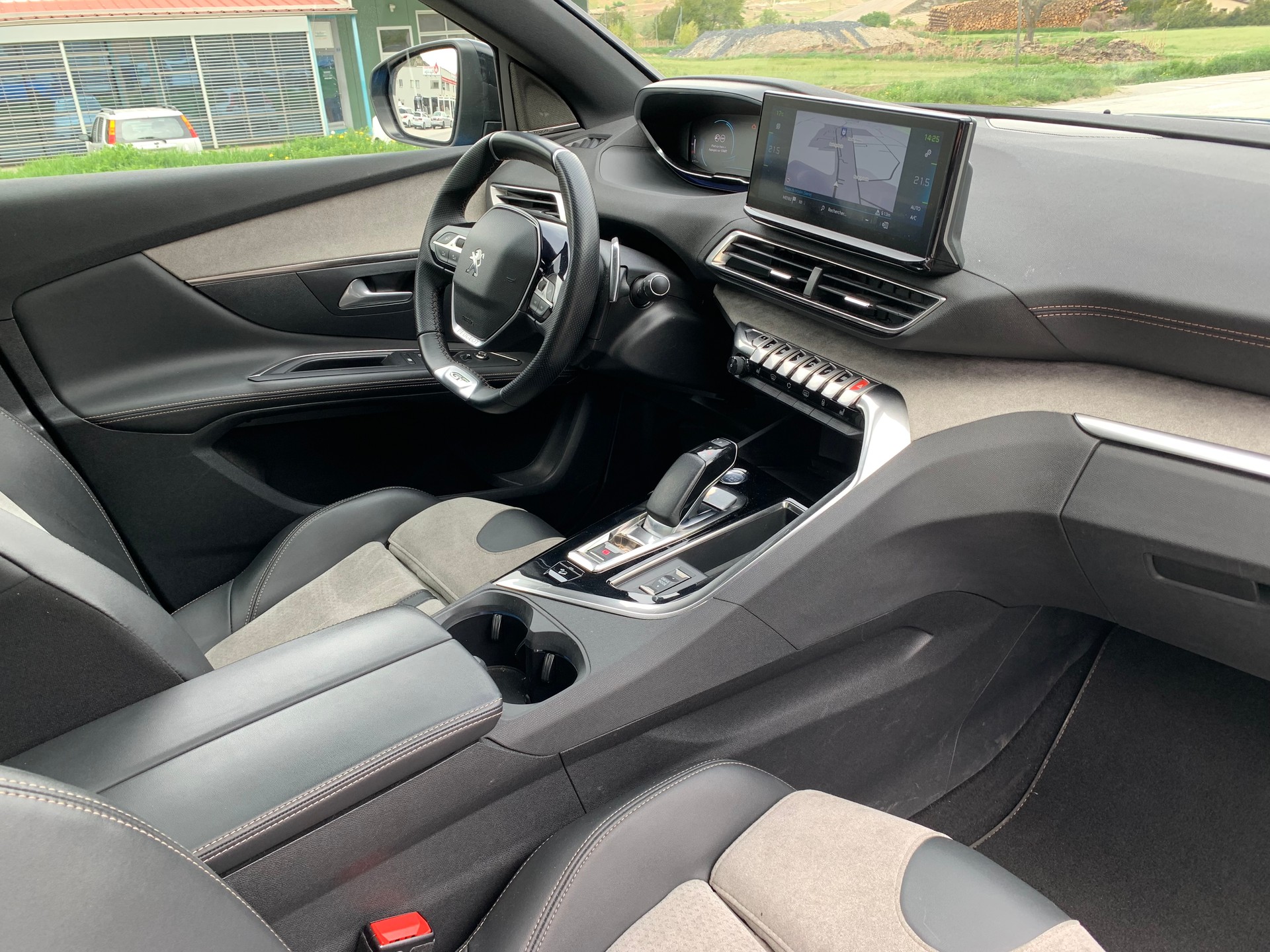 PEUGEOT 3008 300e Hybrid4 Road Trip EAT8-image-19