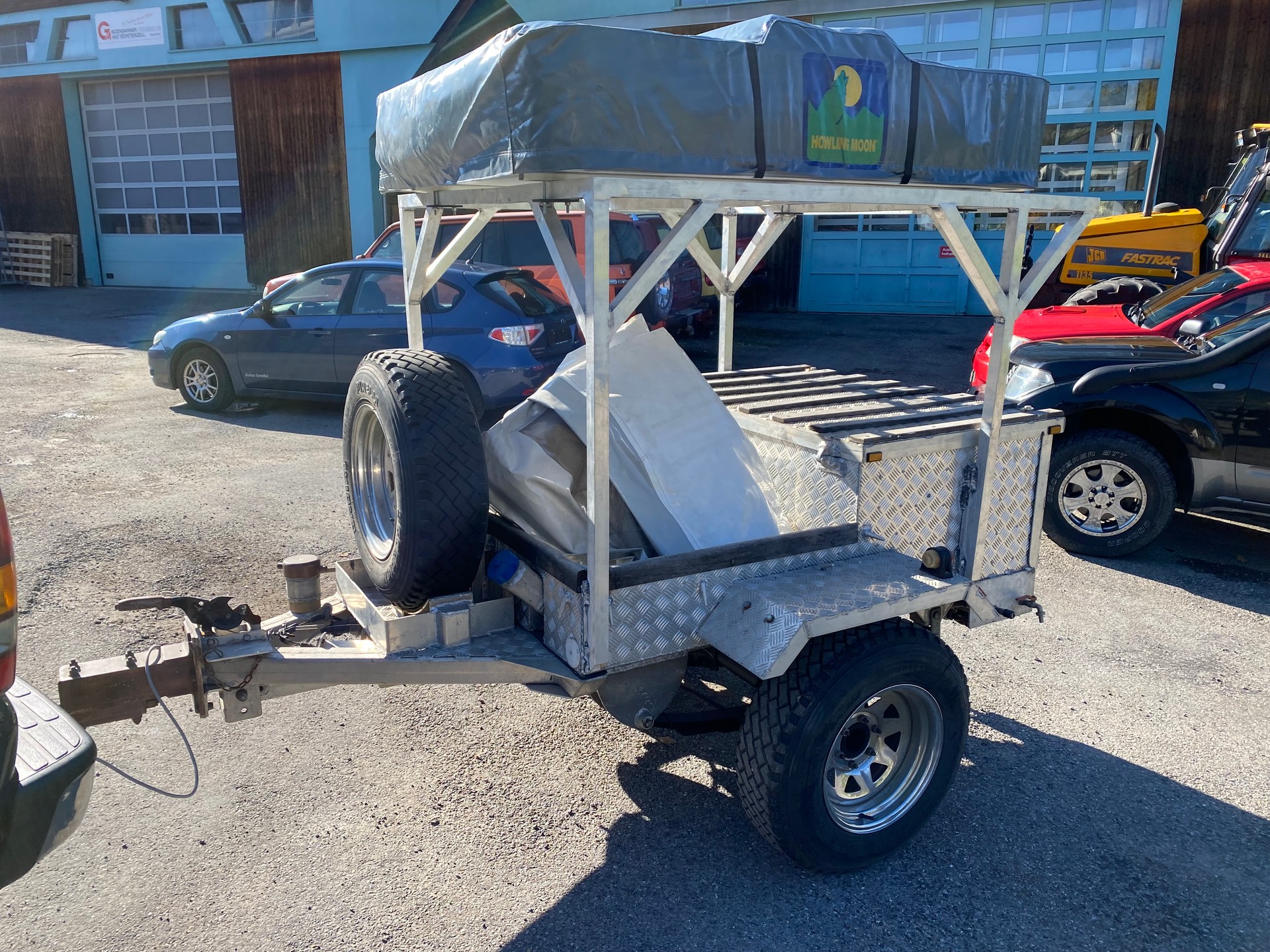 TOYOTA Offroad Anhänger Dachzelt
