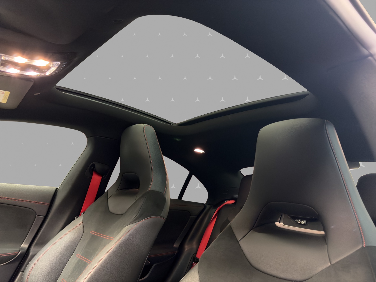 MERCEDES-BENZ CLA 35 4M - AMG / Multibeam LED / Rückfahrkamera / Panorama-Dach-image-8