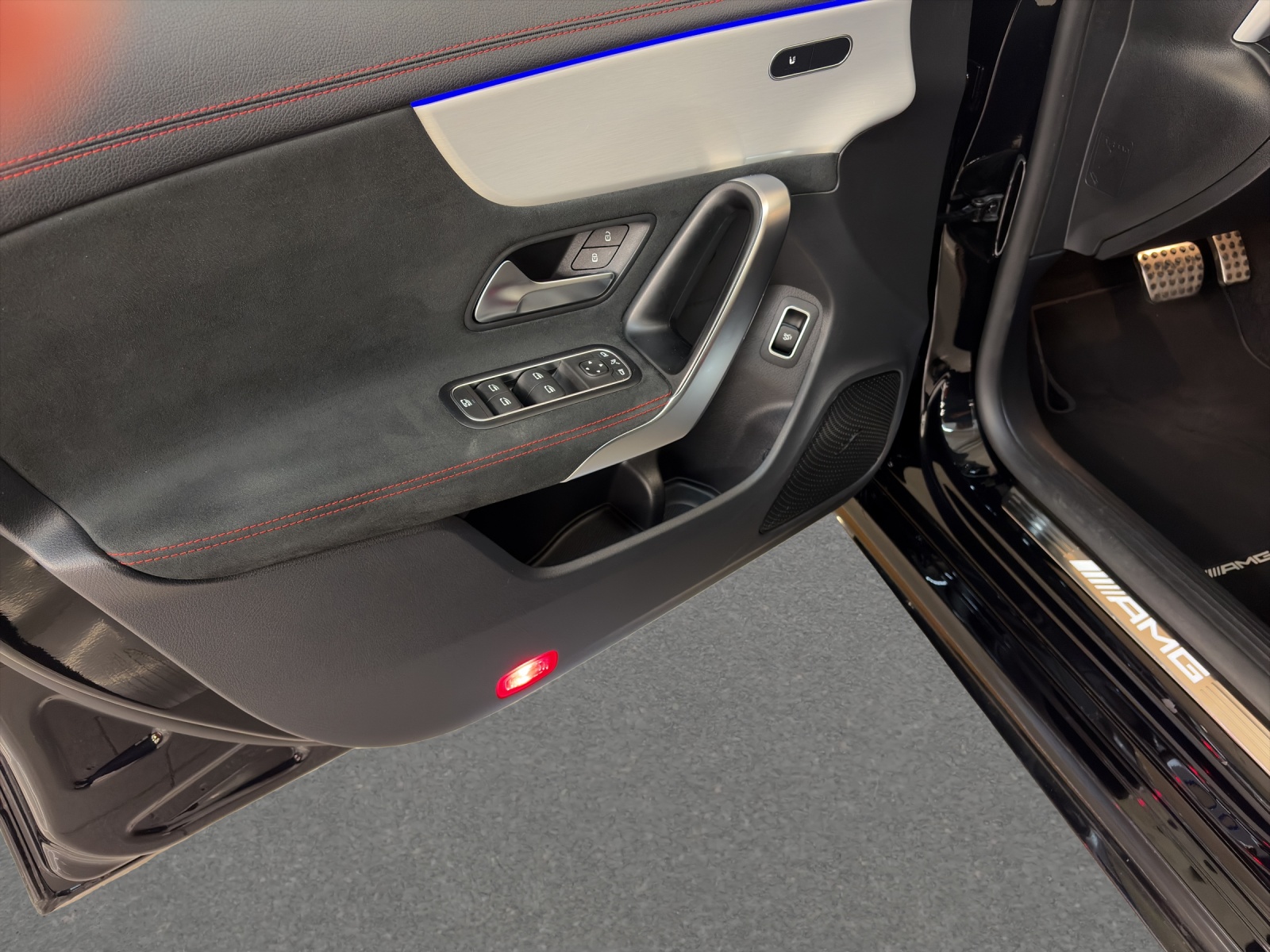MERCEDES-BENZ CLA 35 4M - AMG / Multibeam LED / Rückfahrkamera / Panorama-Dach-image-12