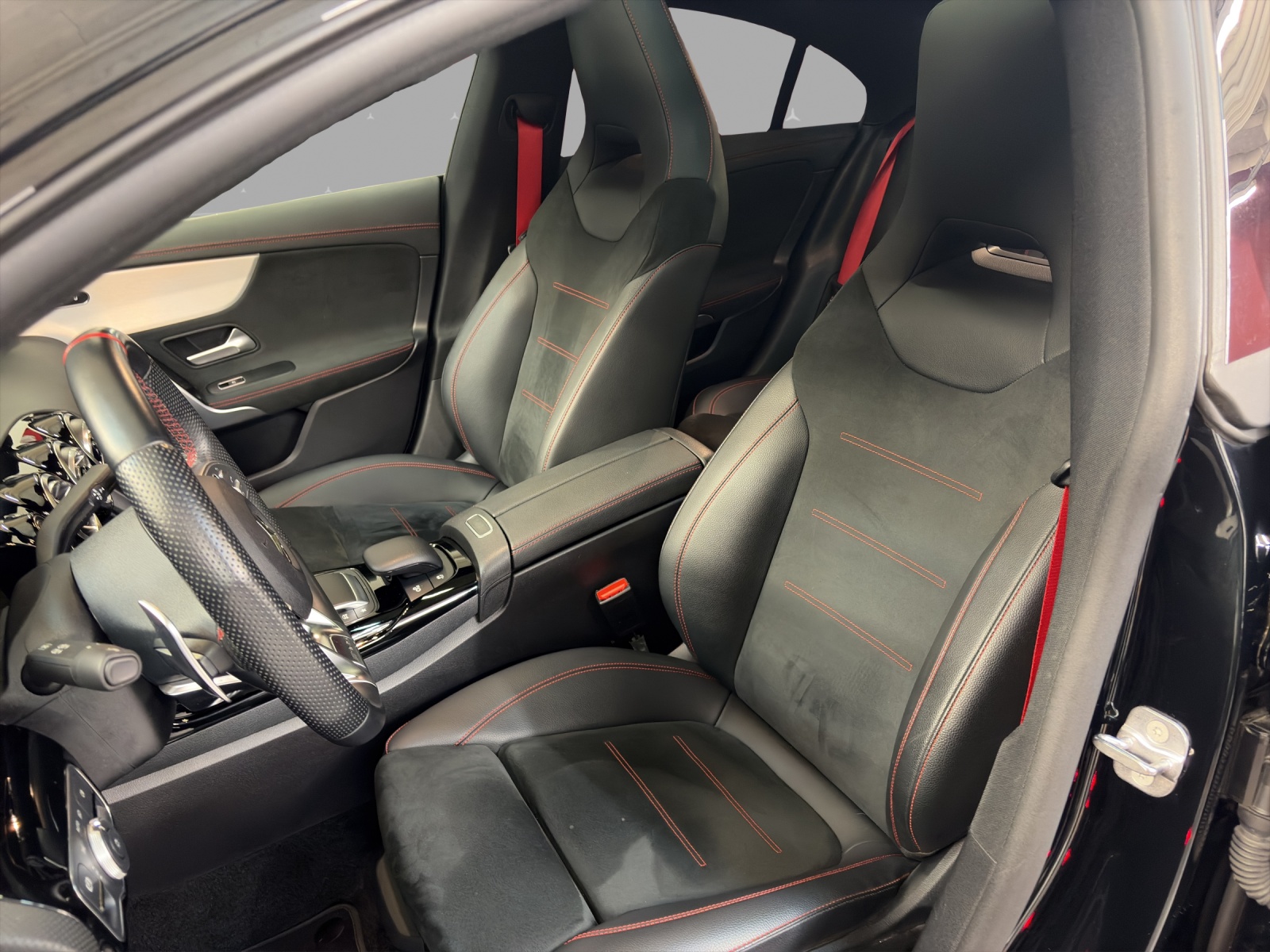 MERCEDES-BENZ CLA 35 4M - AMG / Multibeam LED / Rückfahrkamera / Panorama-Dach-image-7
