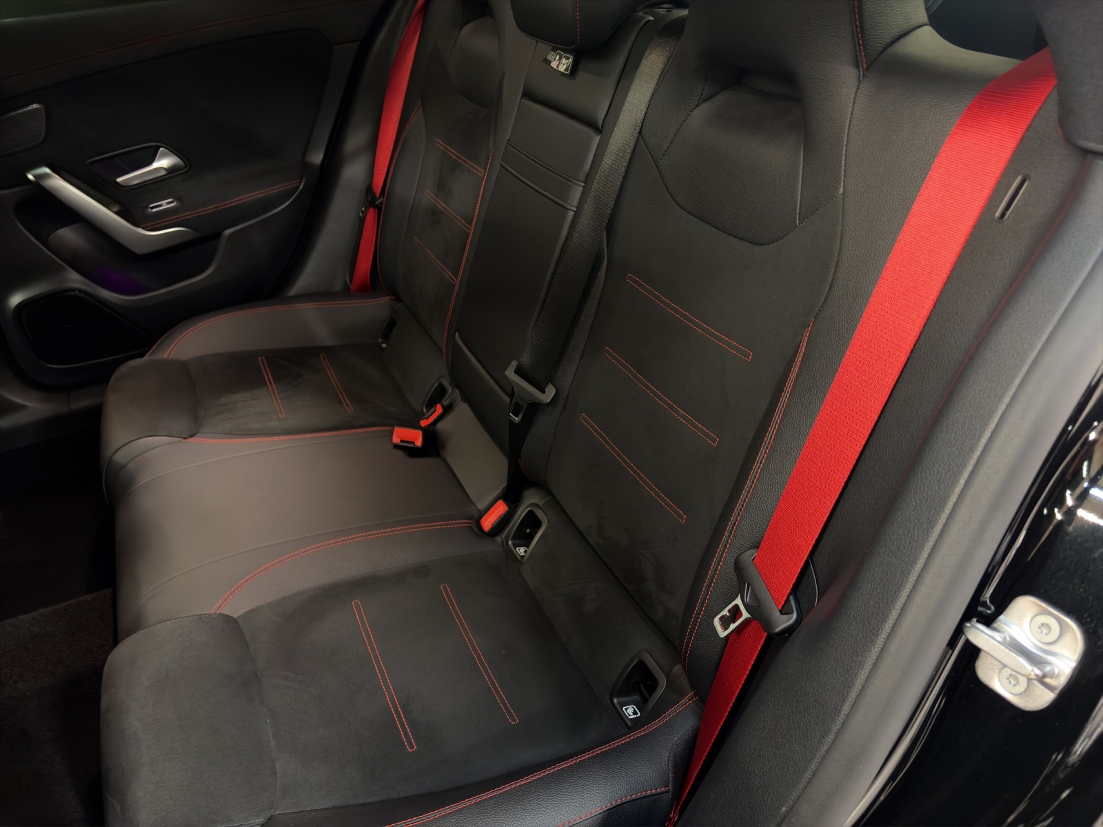 MERCEDES-BENZ CLA 35 4M - AMG / Multibeam LED / Rückfahrkamera / Panorama-Dach-image-13