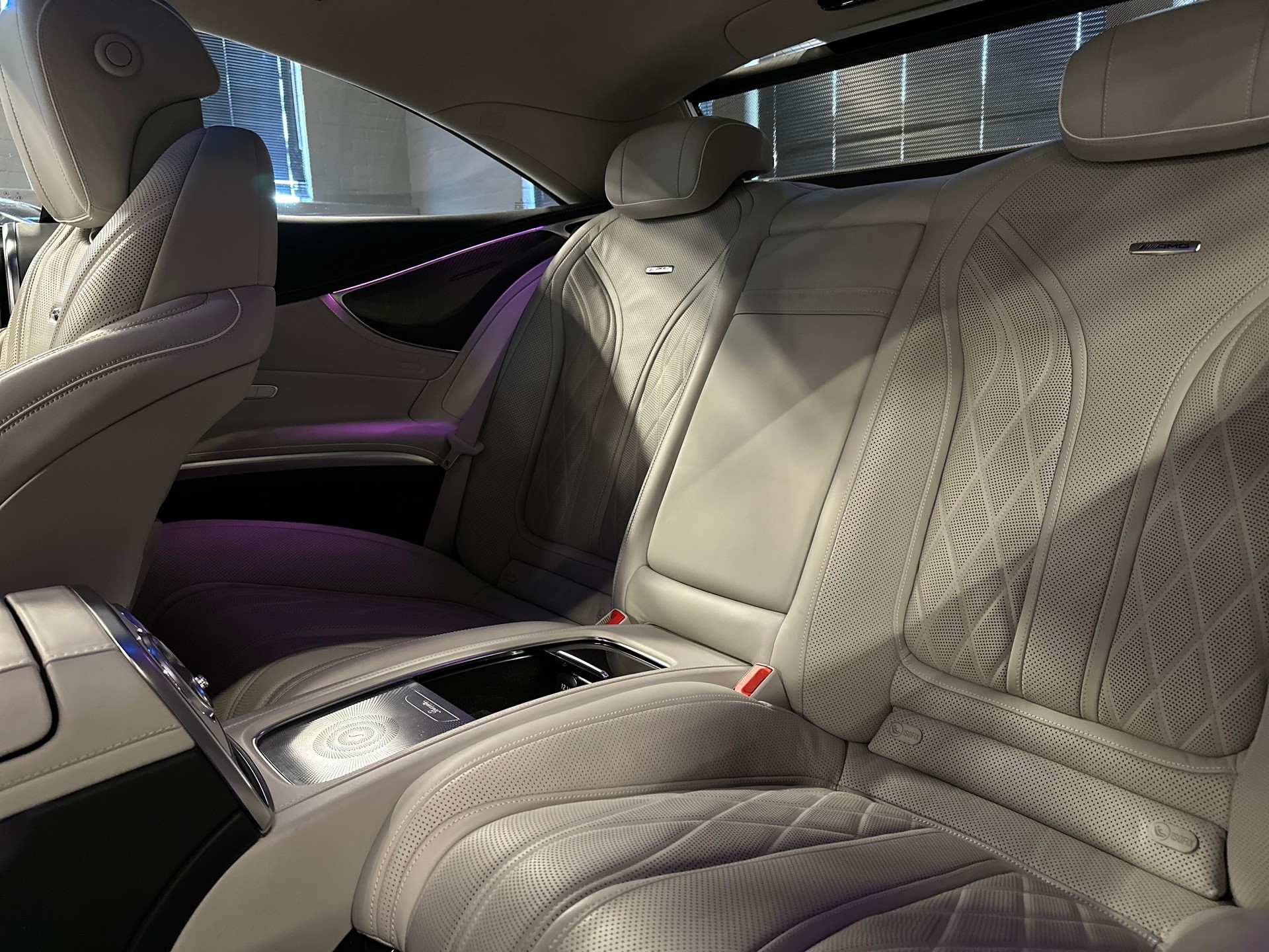 MERCEDES-BENZ S 63 AMG Coupé 4Matic Speedshift MCT / ** Keramik Bremsen / Carbon Paket / Burmester 3D **-image-23