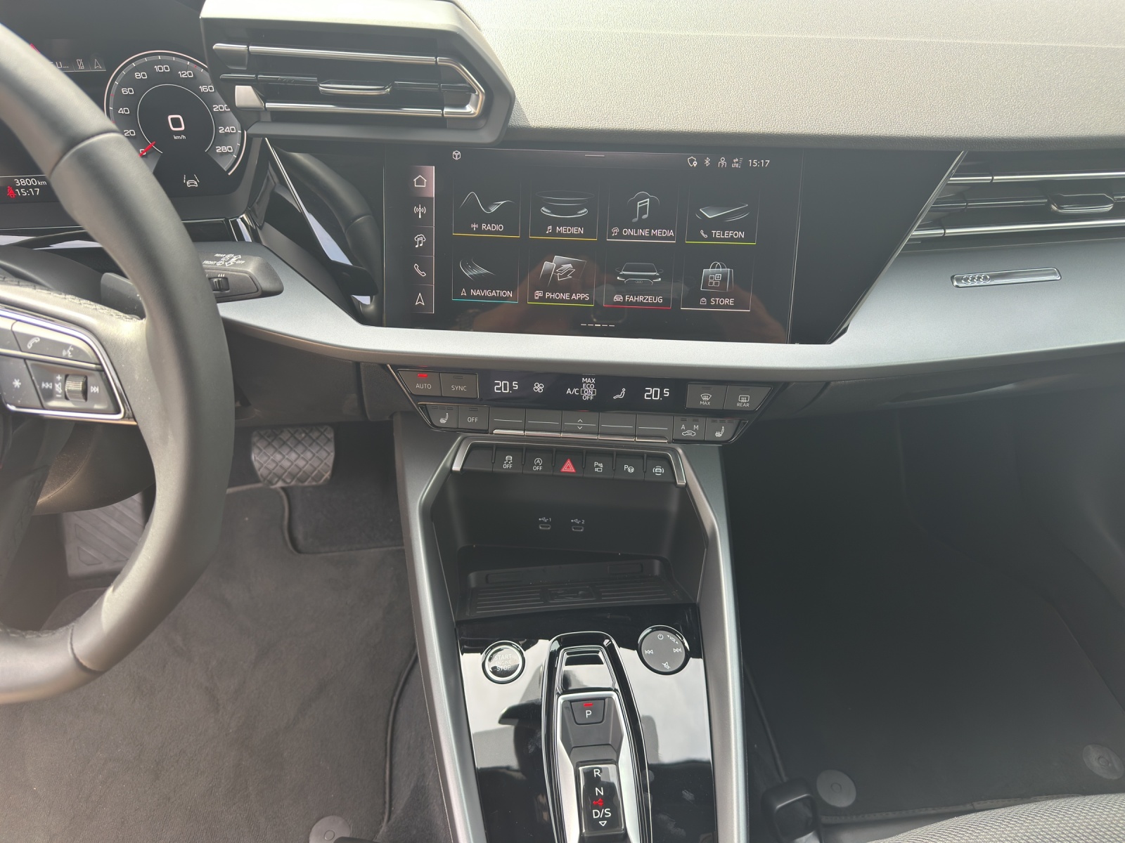 AUDI A3 Sportback 35 TFSI Attraction S-tronic-image-10