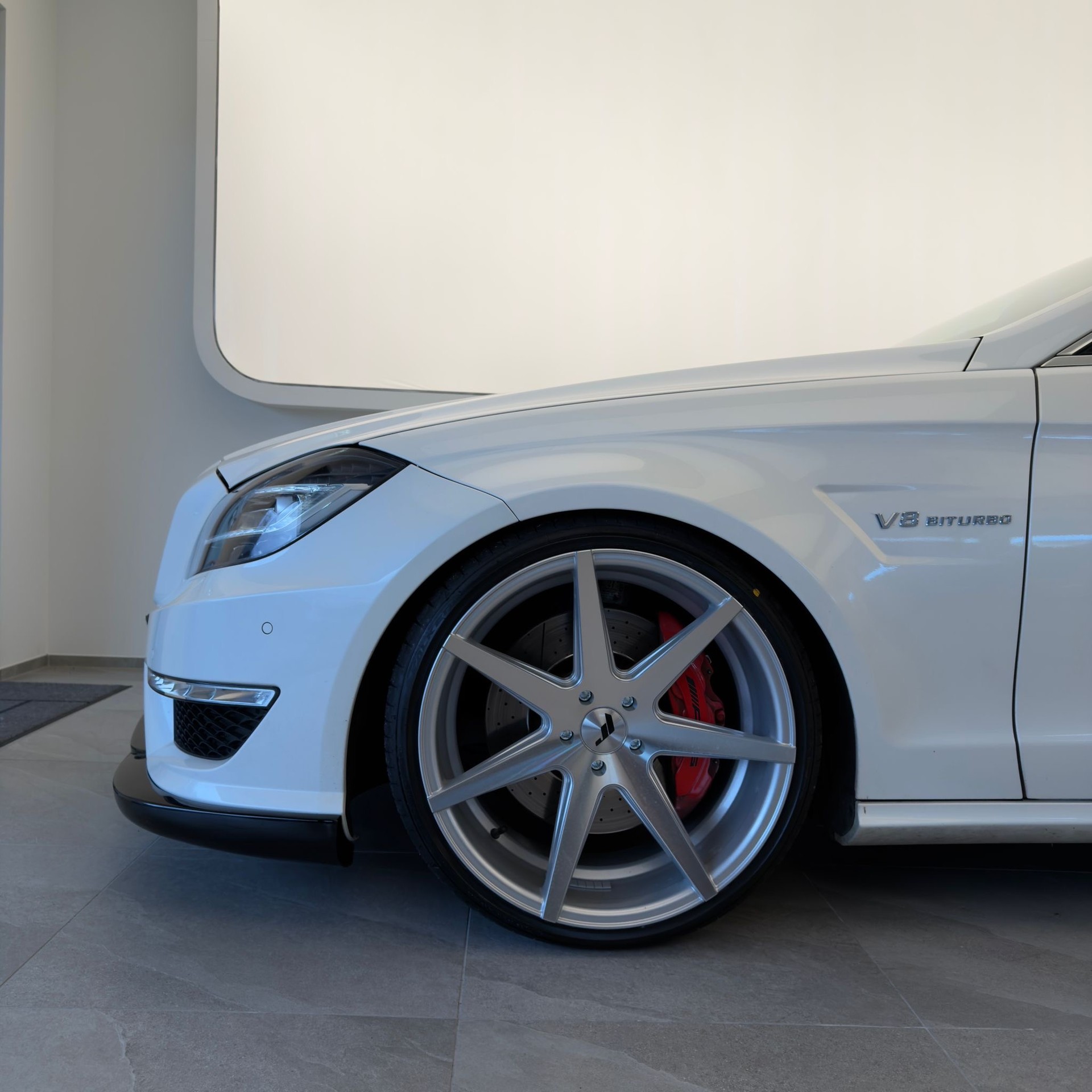 MERCEDES-BENZ CLS 63 AMG Speedshift MCT-showroom-element-1
