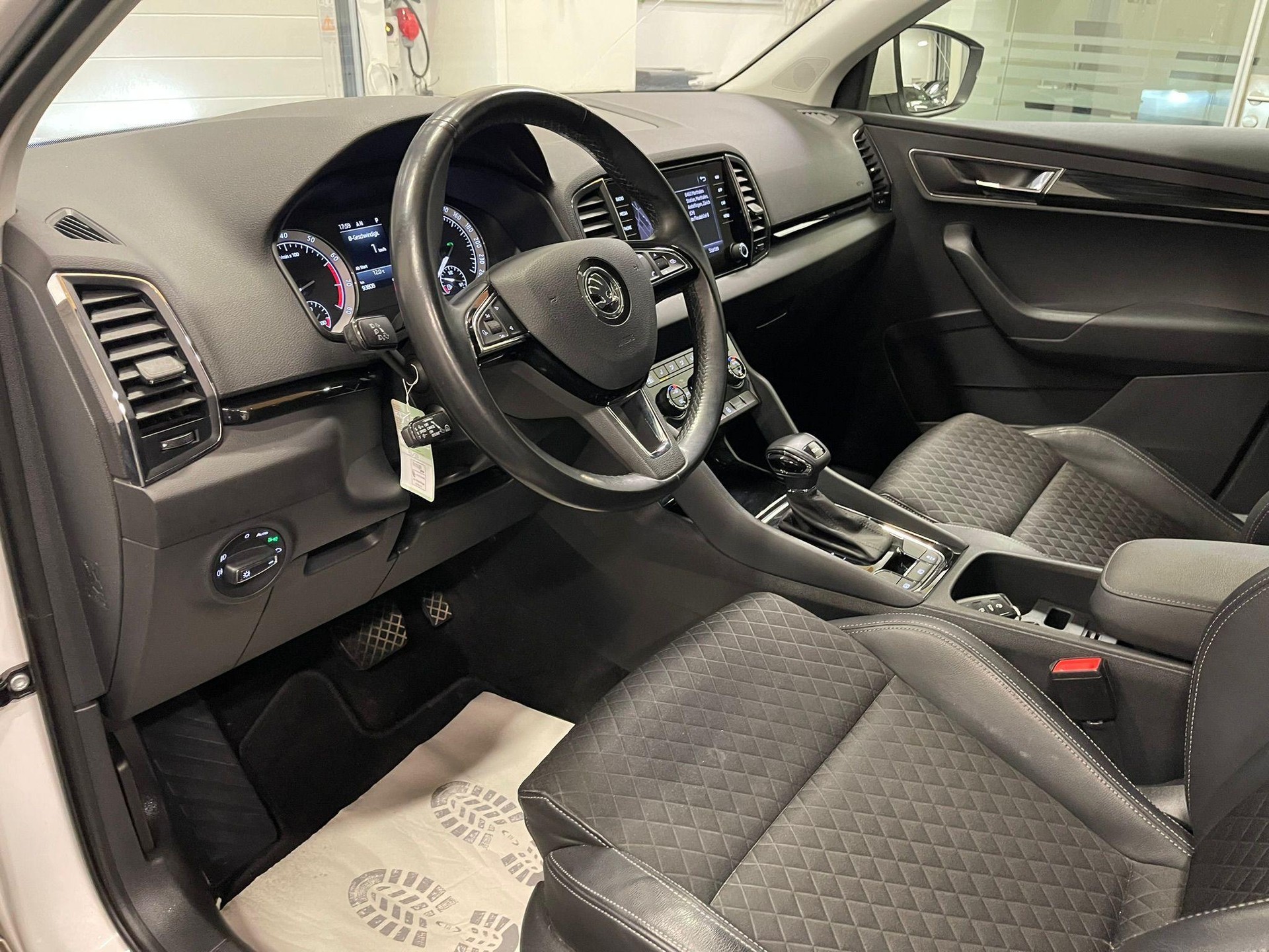 SKODA Karoq 1.5 TSI Style DSG-image-9
