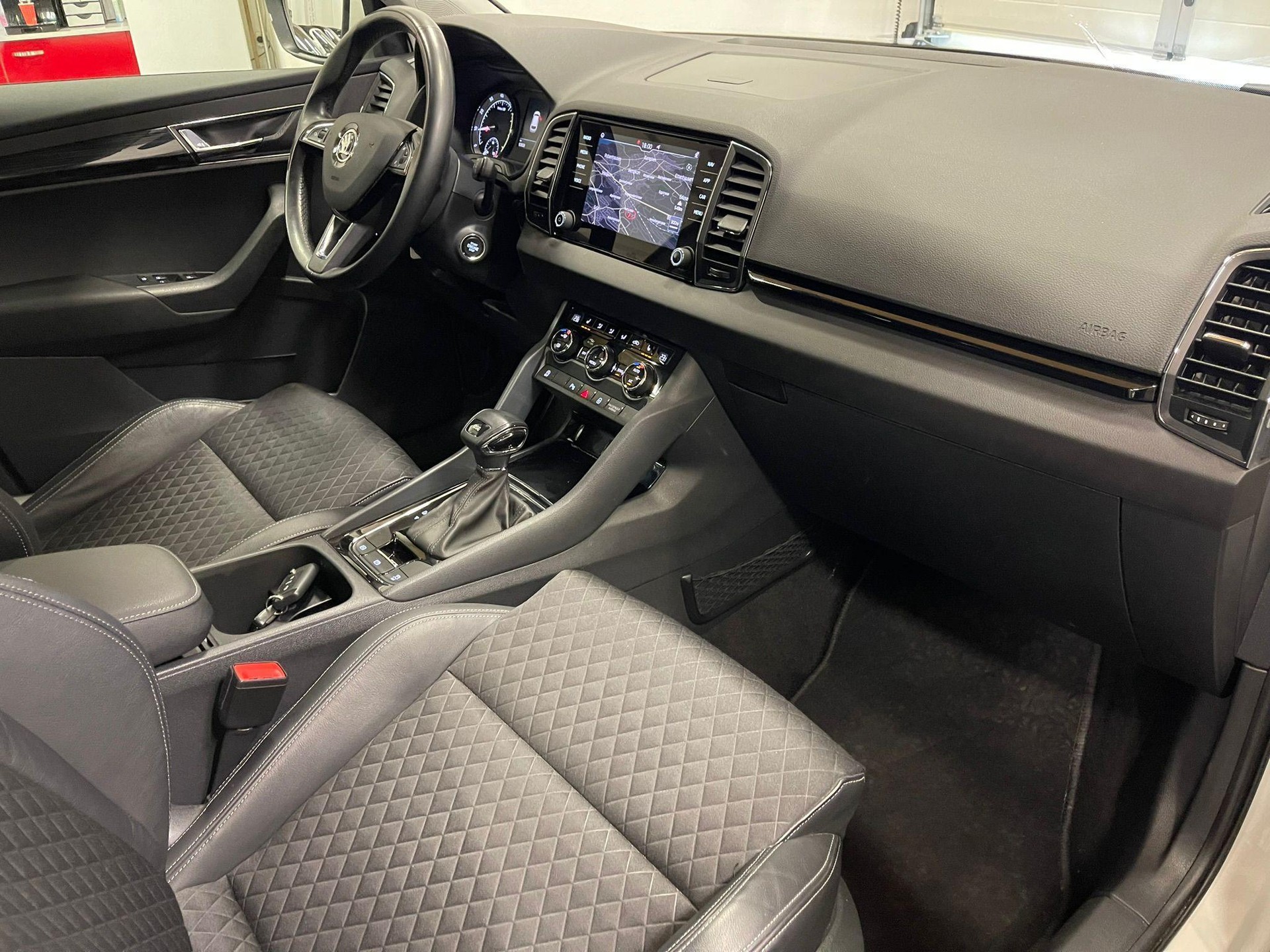 SKODA Karoq 1.5 TSI Style DSG-image-10