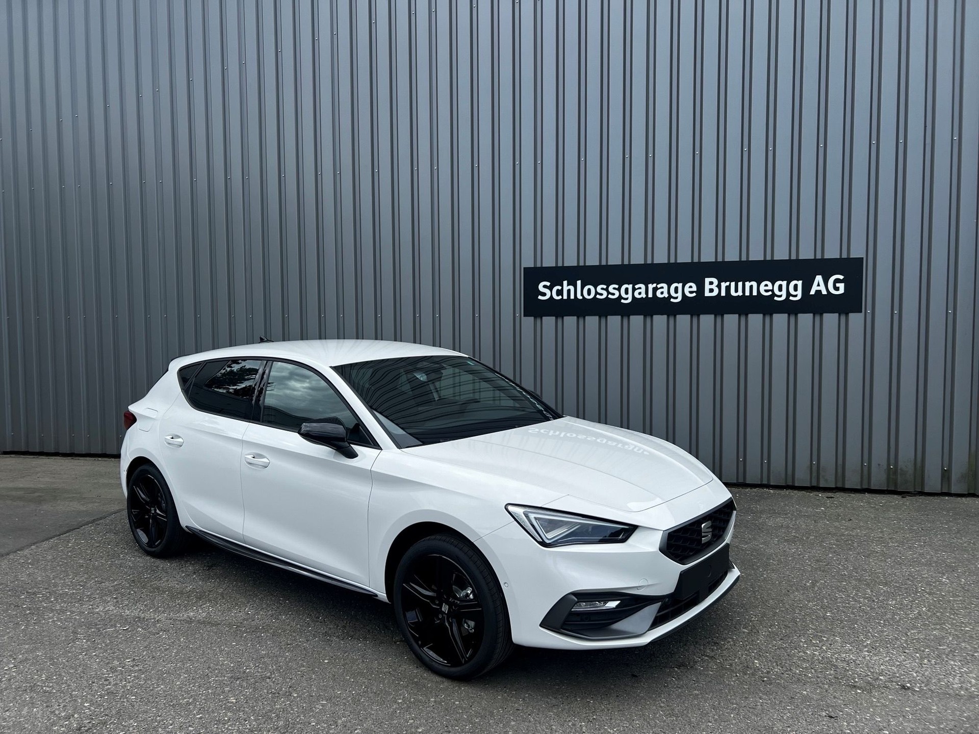 SEAT Leon 1.5 eTSI mHEV DSG 75 Edition-image-0