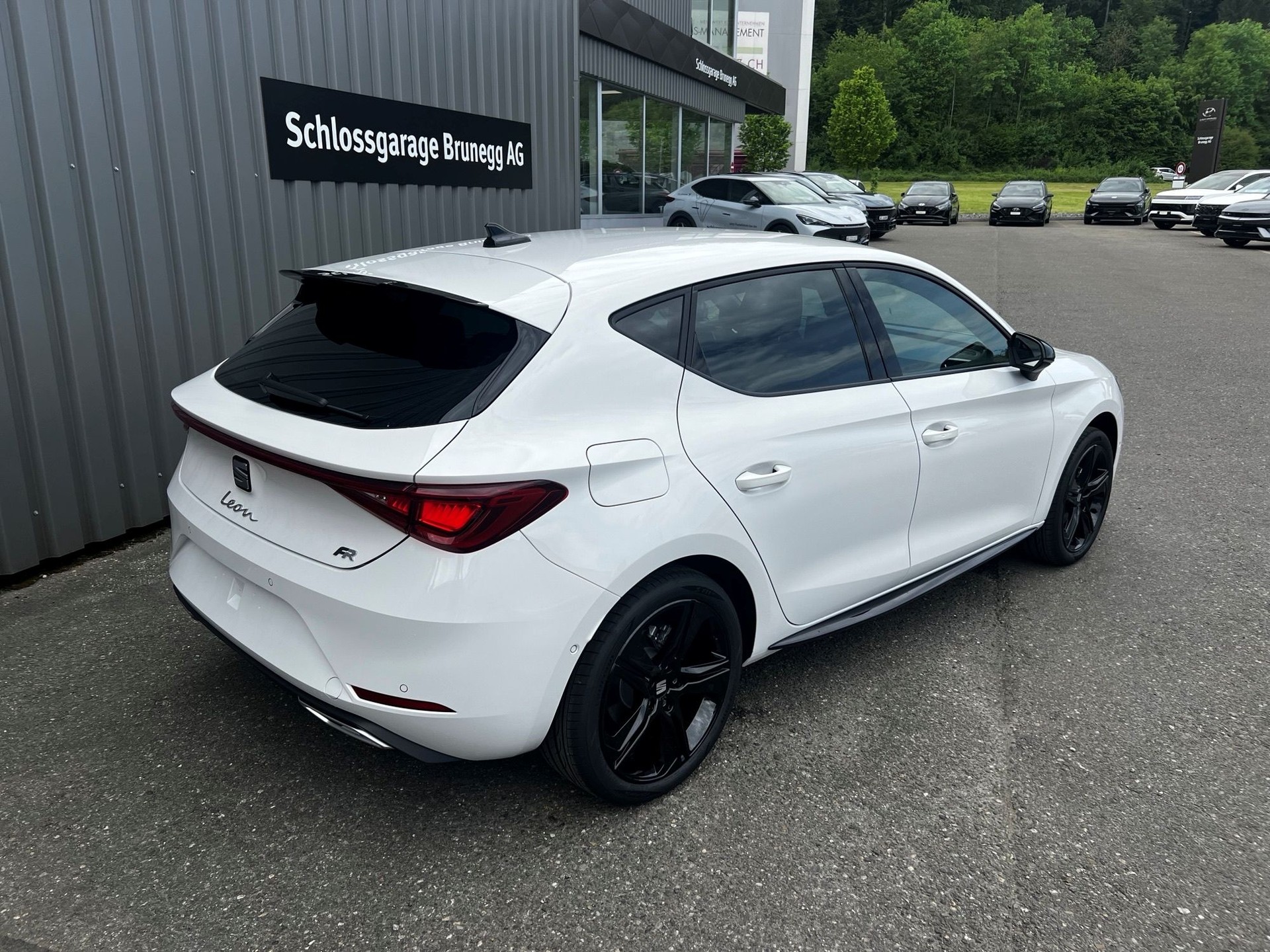 SEAT Leon 1.5 eTSI mHEV DSG 75 Edition-image-2