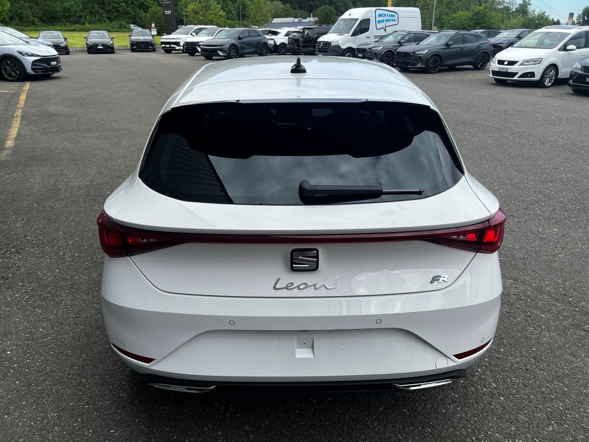 SEAT Leon 1.5 eTSI mHEV DSG 75 Edition-image-3