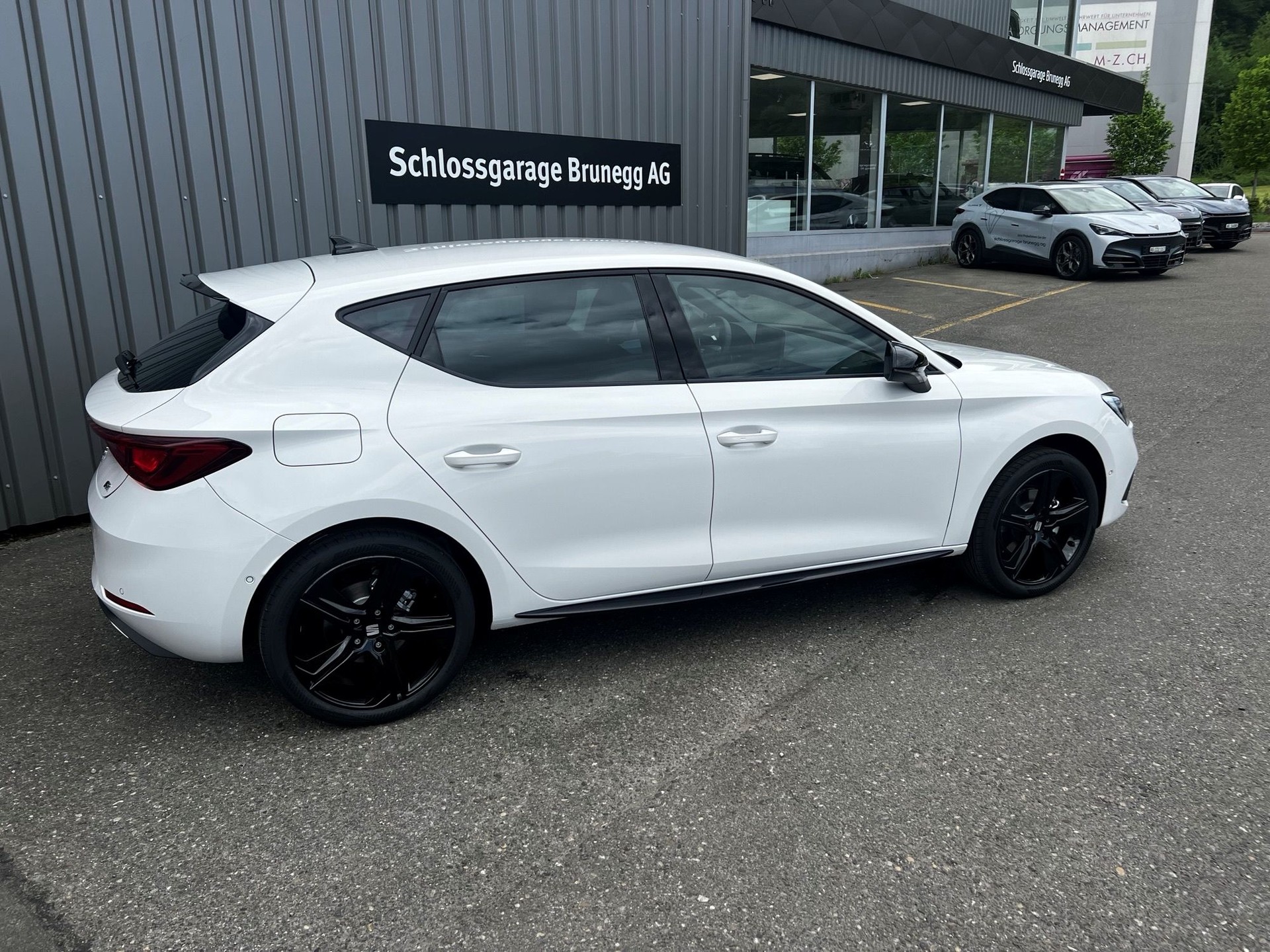 SEAT Leon 1.5 eTSI mHEV DSG 75 Edition-image-1