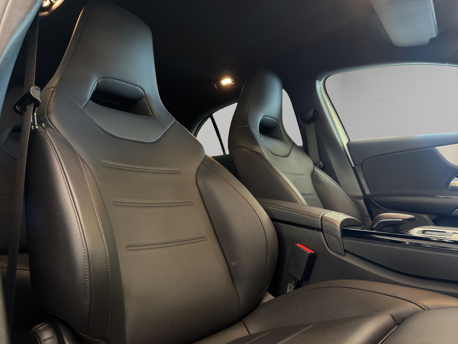 MERCEDES-BENZ A 220 Progressive 7G-DCT 4Matic-image-13
