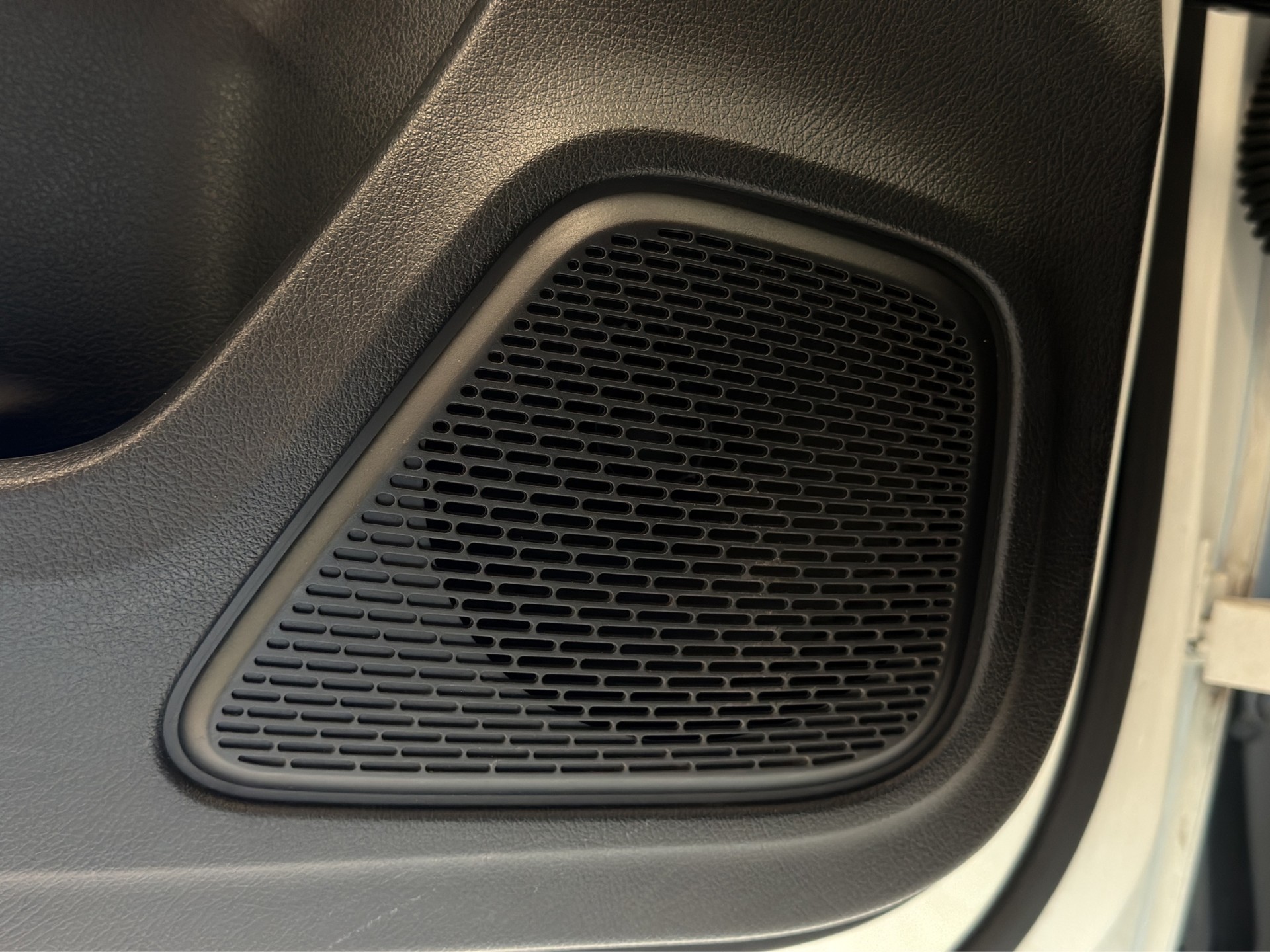 MERCEDES-BENZ A 220 Progressive 7G-DCT 4Matic-image-22