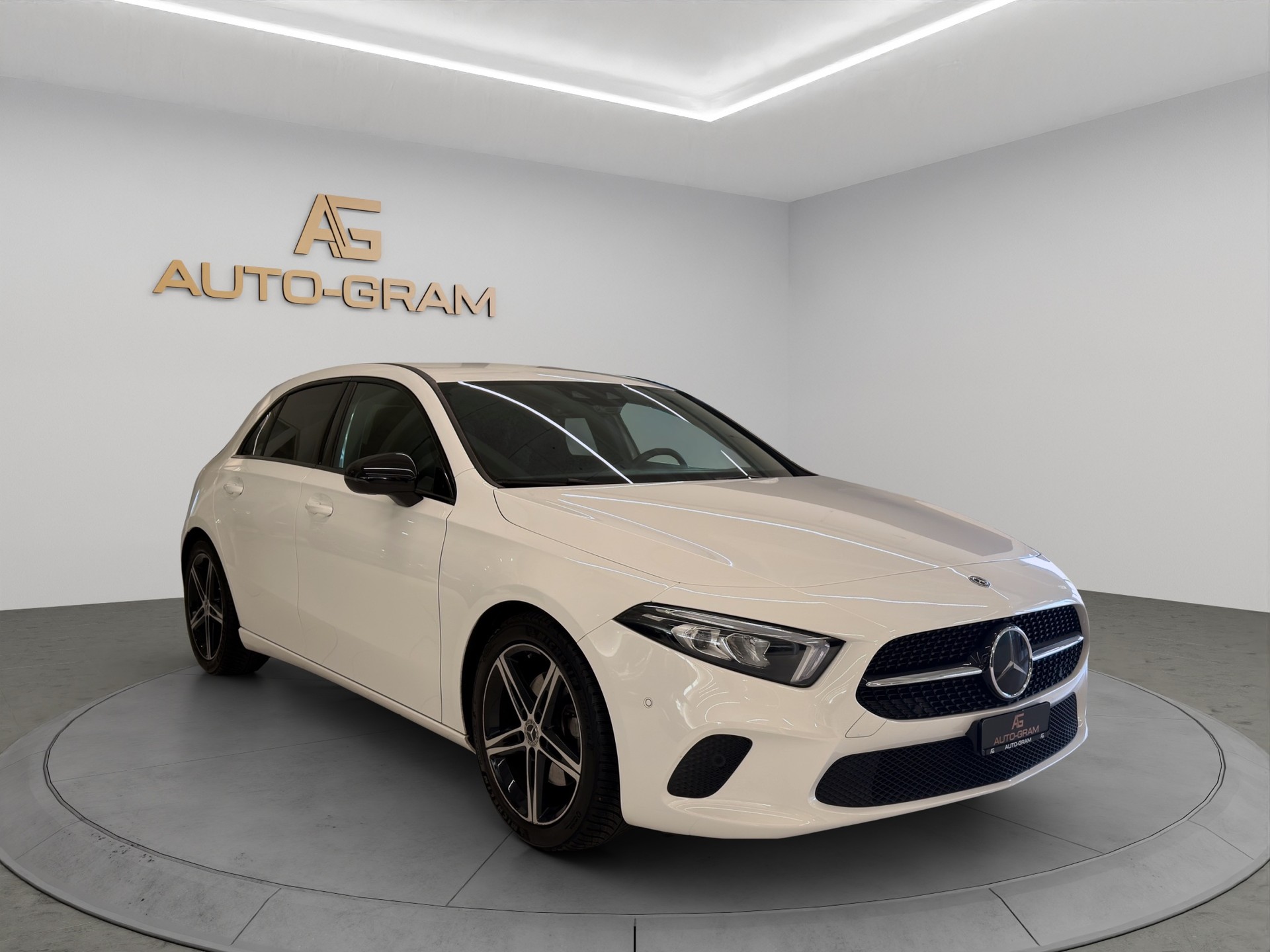MERCEDES-BENZ A 220 Progressive 7G-DCT 4Matic-image-6