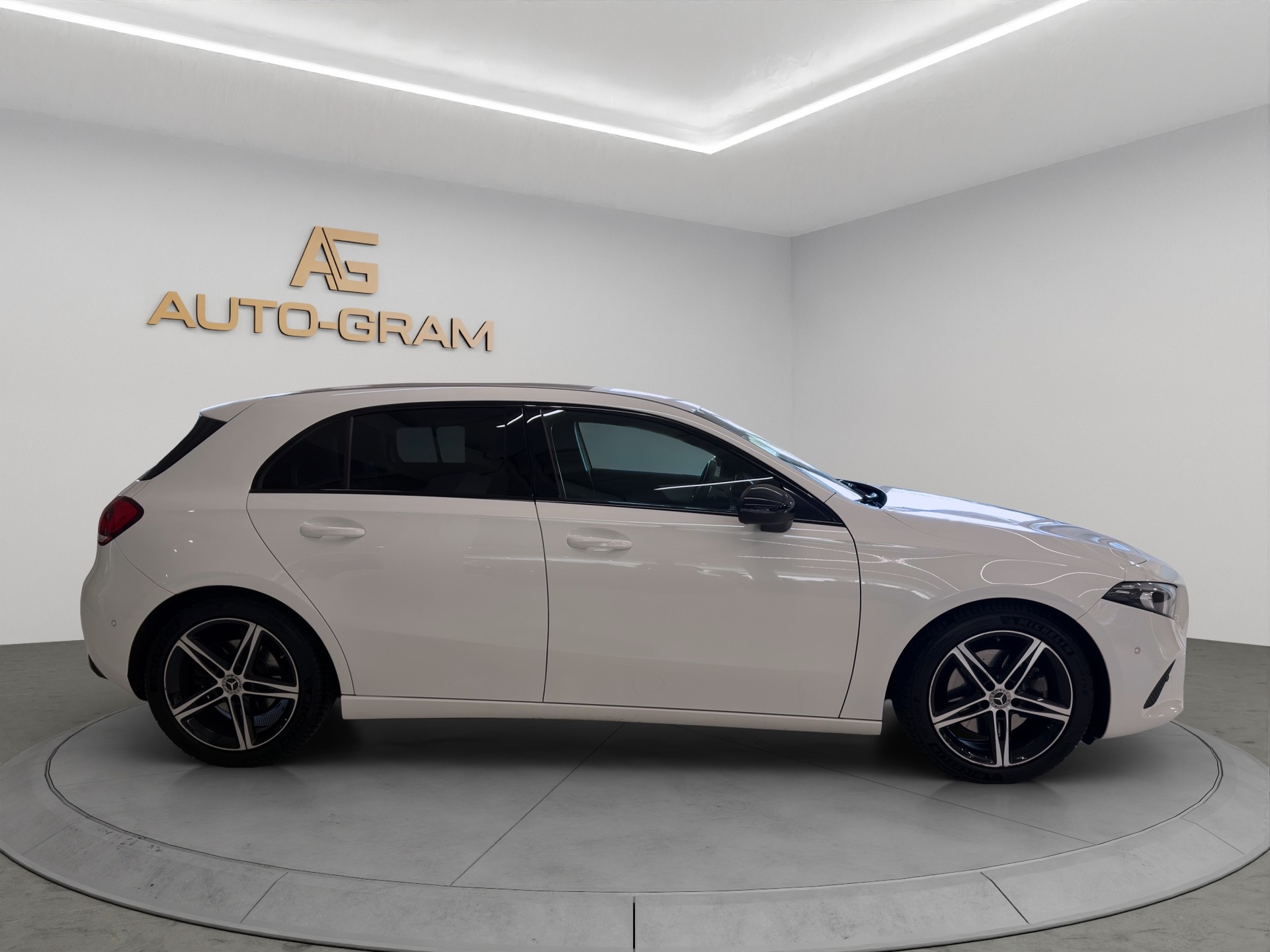 MERCEDES-BENZ A 220 Progressive 7G-DCT 4Matic-image-5
