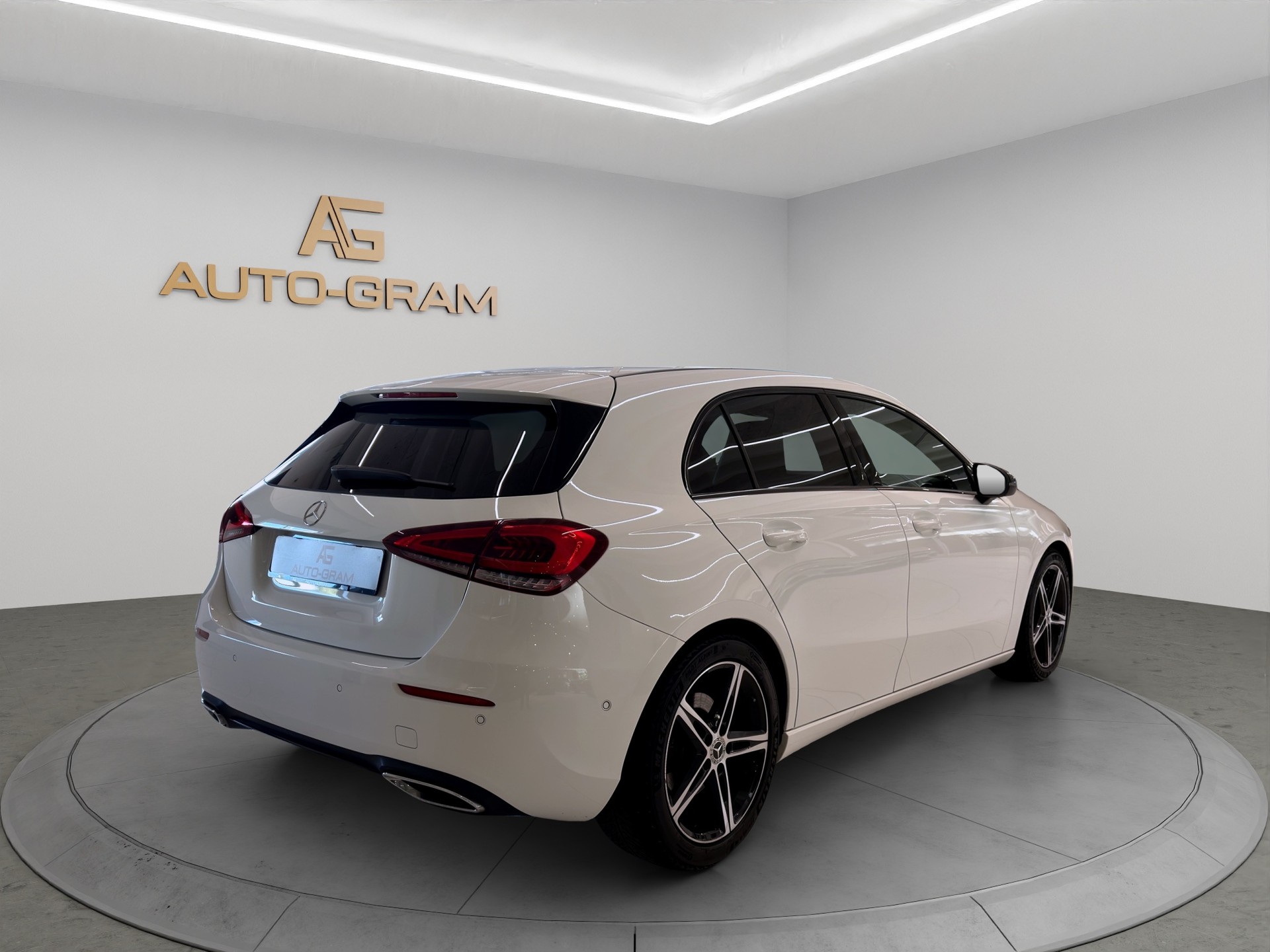 MERCEDES-BENZ A 220 Progressive 7G-DCT 4Matic-image-4