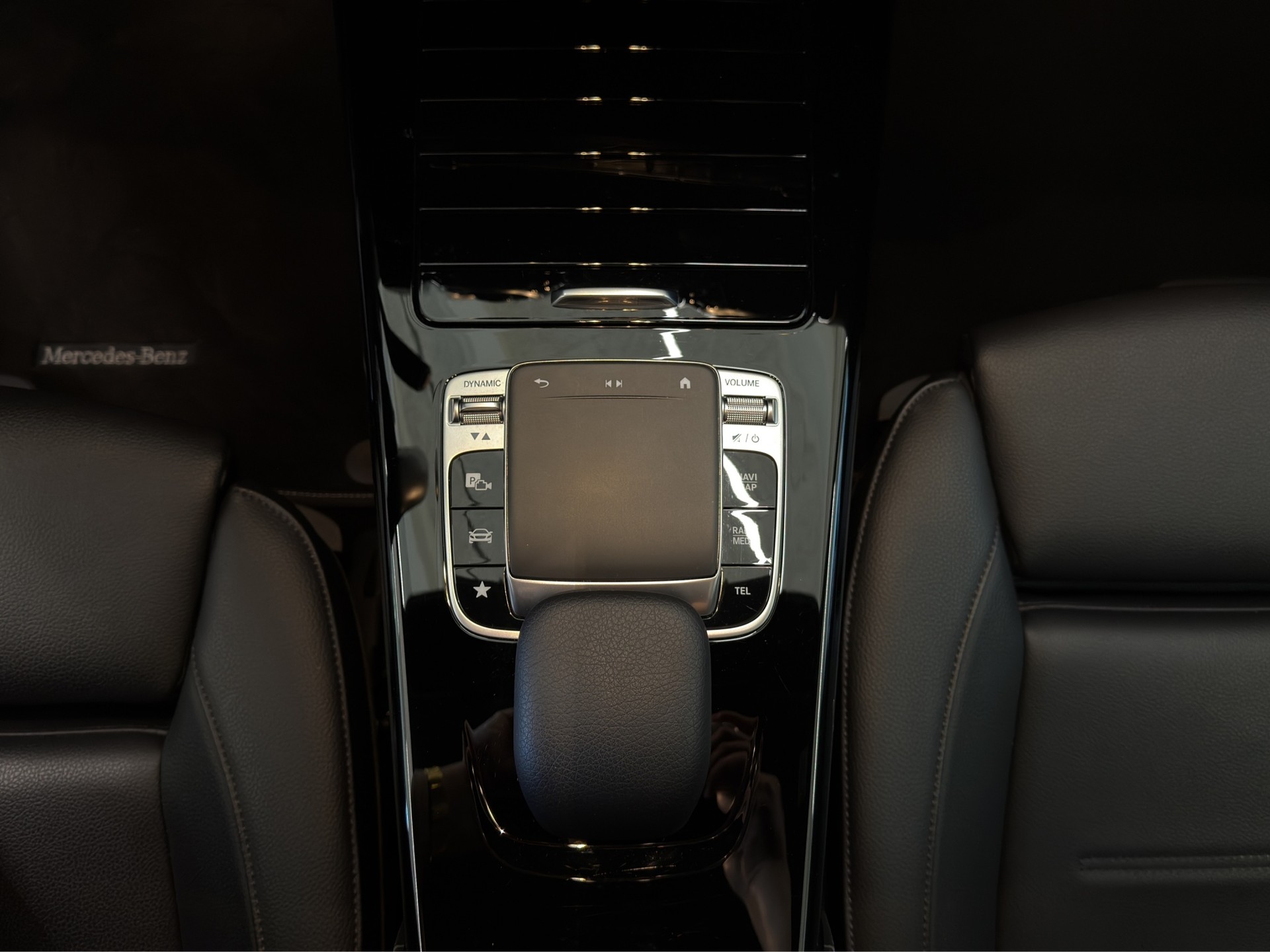 MERCEDES-BENZ A 220 Progressive 7G-DCT 4Matic-image-17