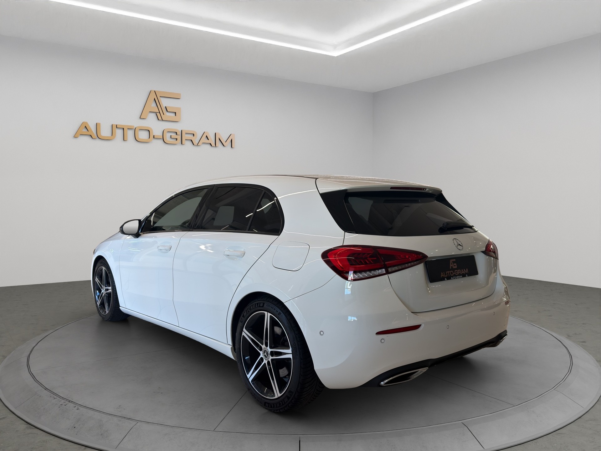 MERCEDES-BENZ A 220 Progressive 7G-DCT 4Matic-image-2
