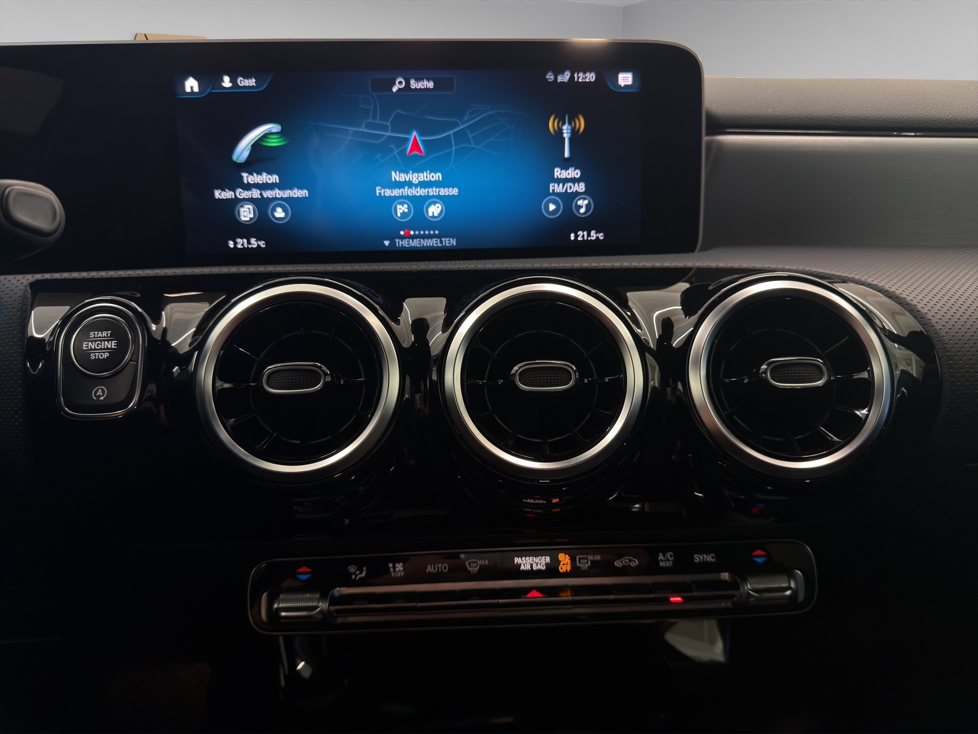 MERCEDES-BENZ A 220 Progressive 7G-DCT 4Matic-image-18