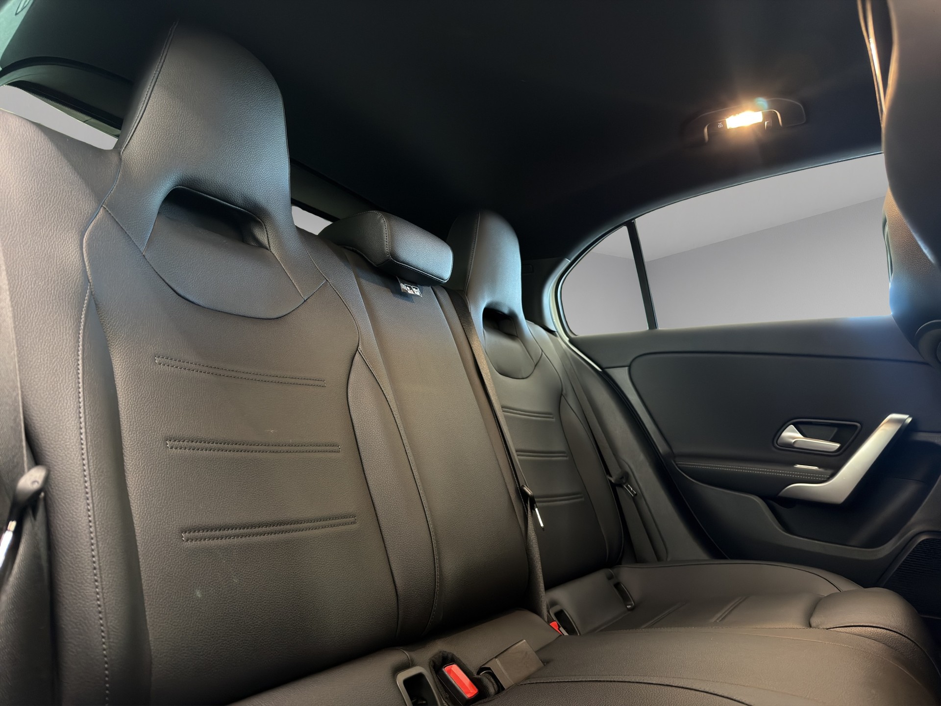 MERCEDES-BENZ A 220 Progressive 7G-DCT 4Matic-image-15