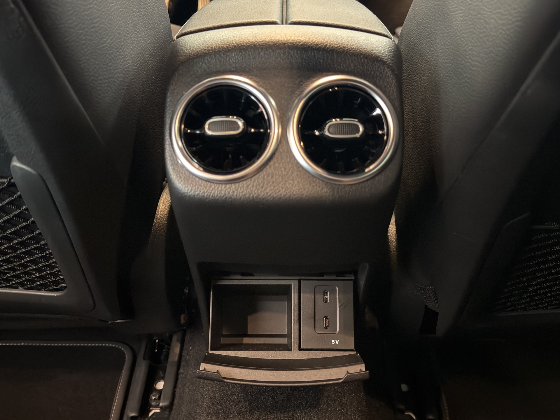 MERCEDES-BENZ A 220 Progressive 7G-DCT 4Matic-image-23