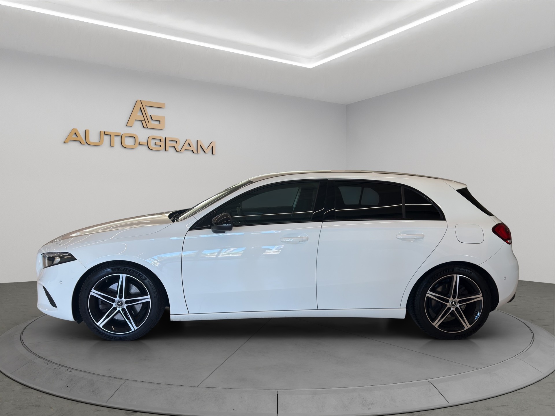 MERCEDES-BENZ A 220 Progressive 7G-DCT 4Matic-image-1