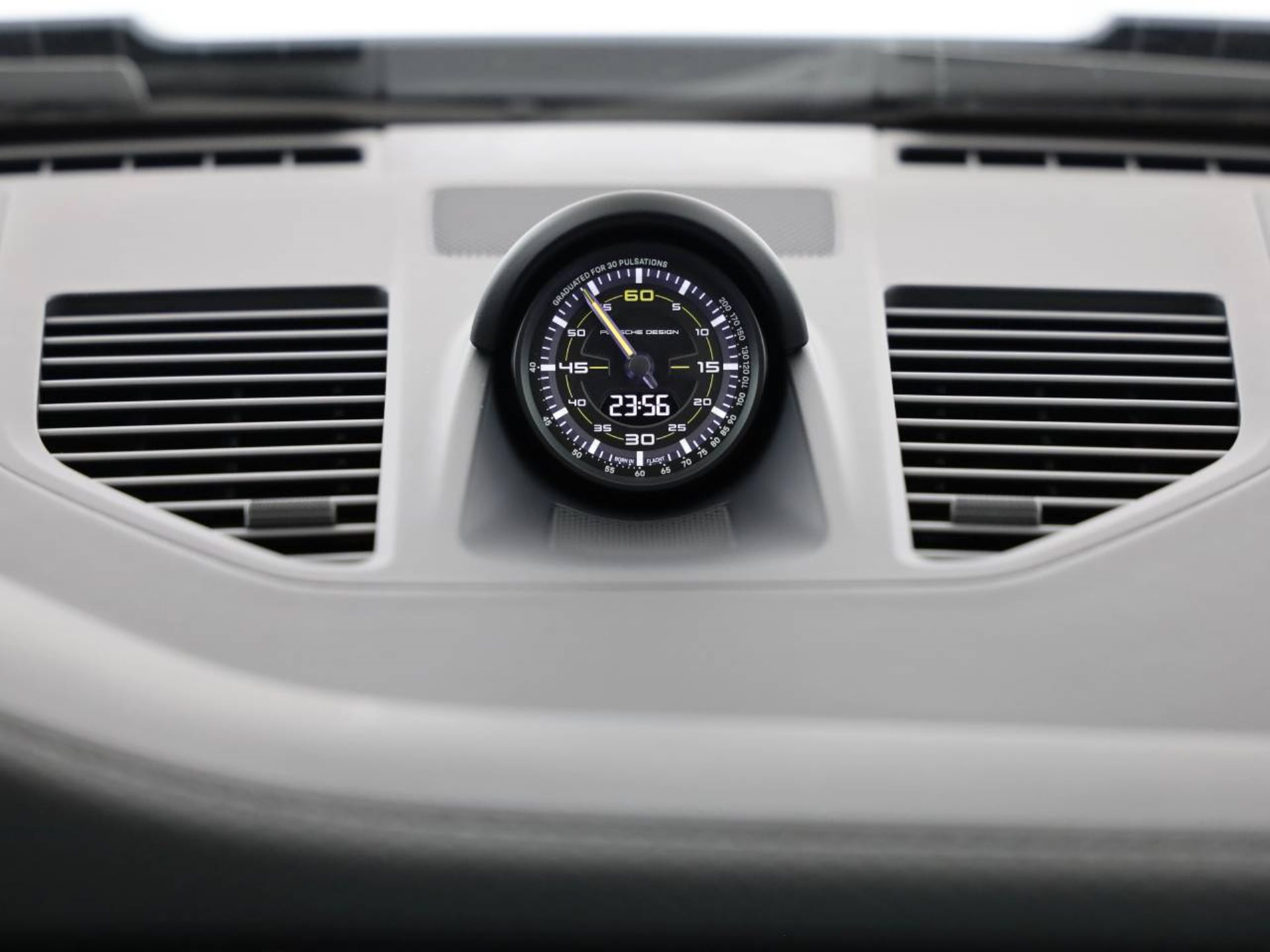 PORSCHE 911 GT3 mit Touring-Paket-image-11