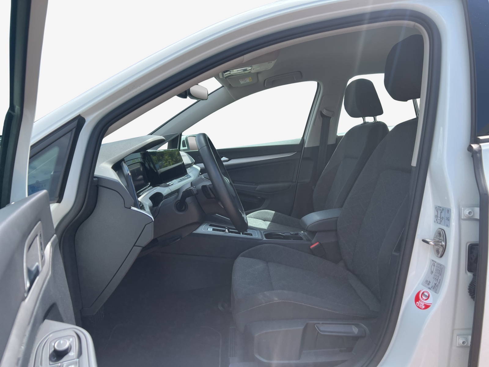 VW Golf Variant 1.5 eTSI mHEV Life-image-7