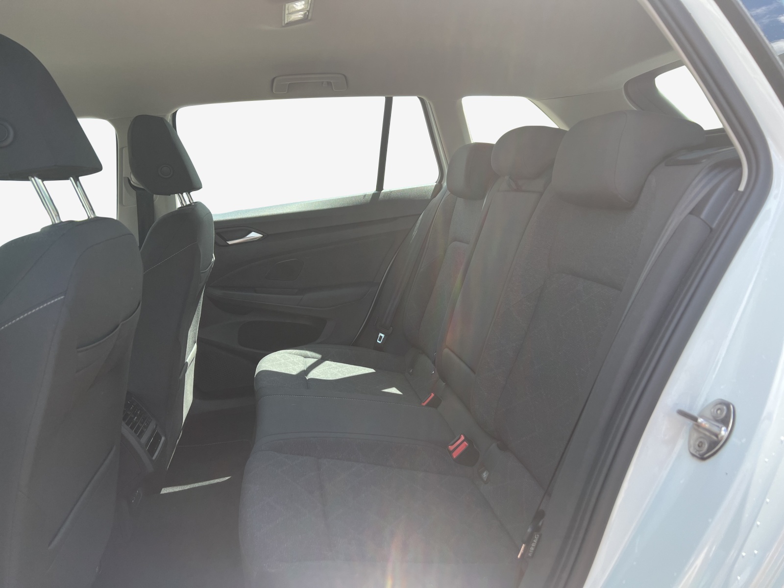 VW Golf Variant 1.5 eTSI mHEV Life-image-11