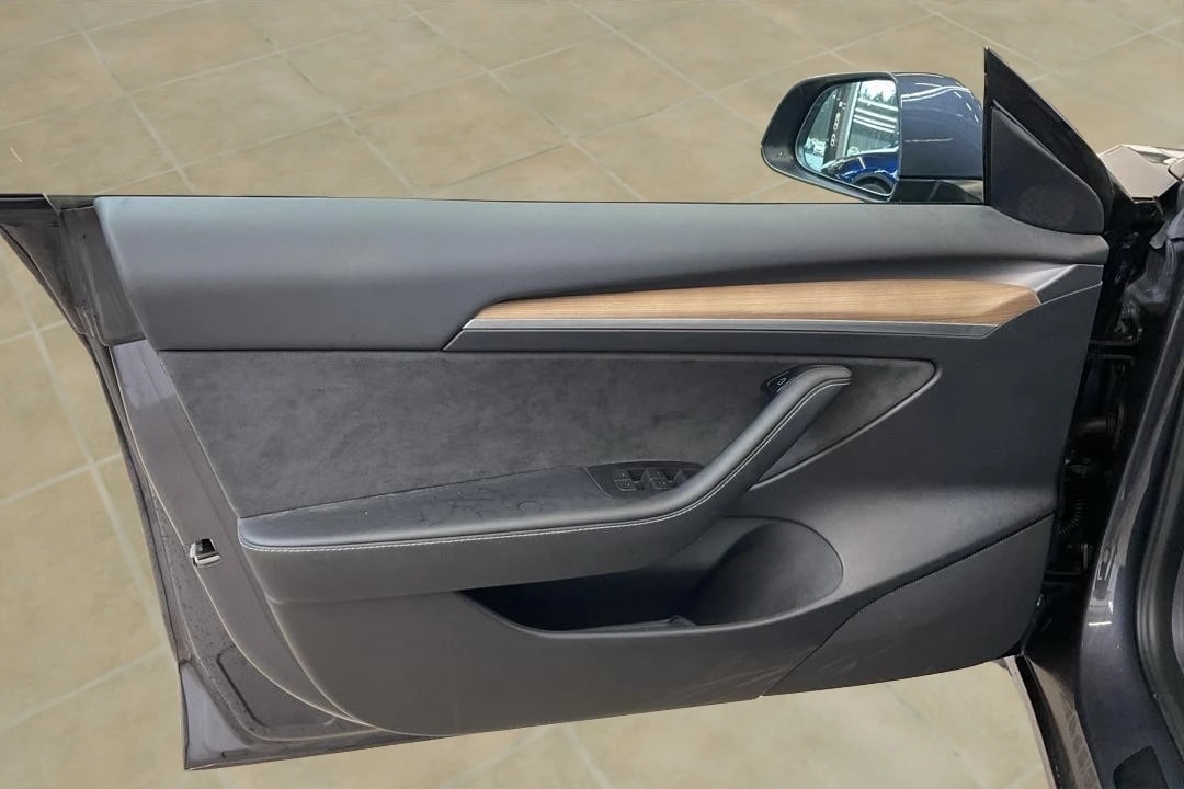 TESLA Model 3 Performance Dual Motor AWD-image-15