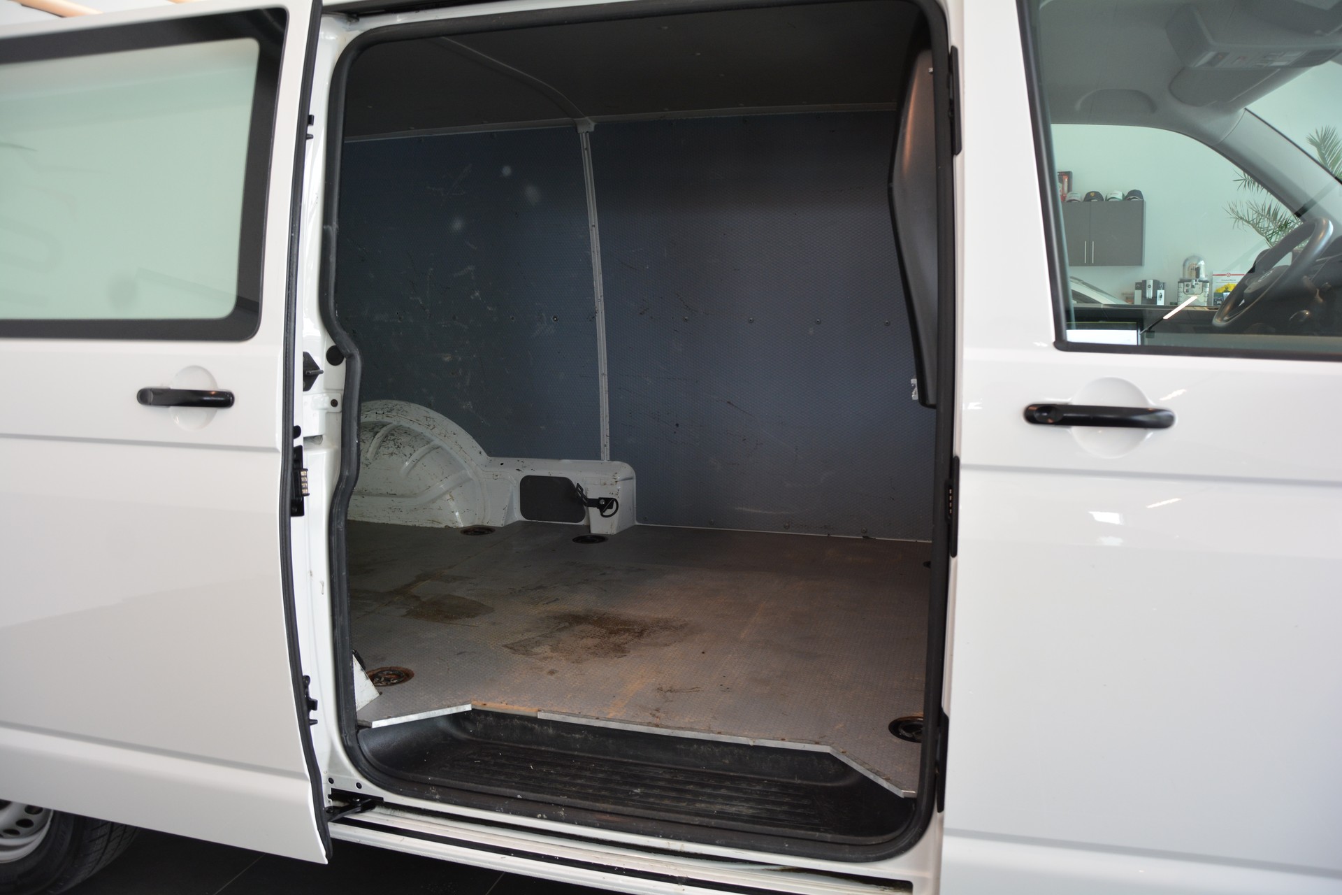 VW T6.1 2.0 TDI Transporter-image-11