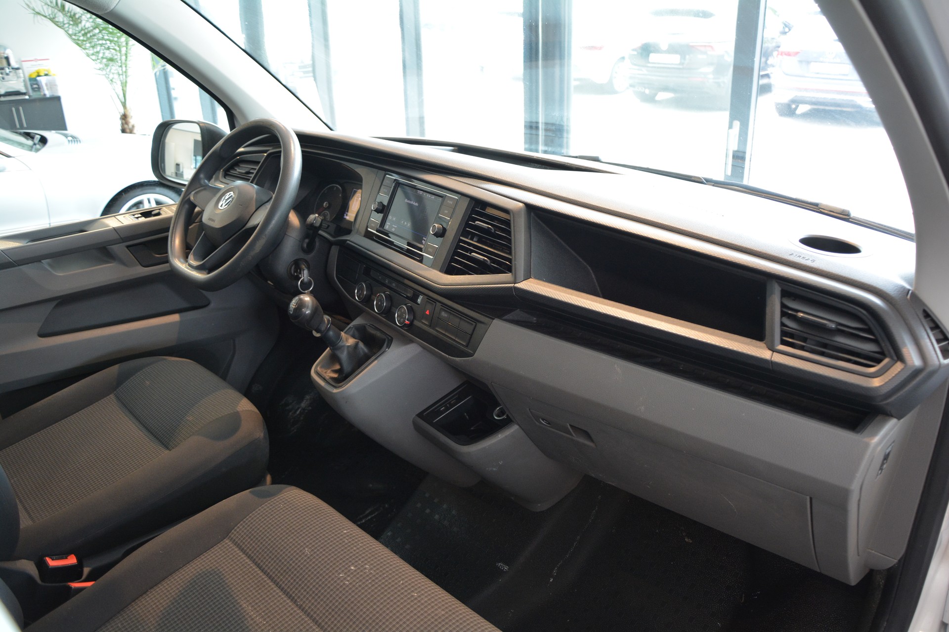 VW T6.1 2.0 TDI Transporter-image-10