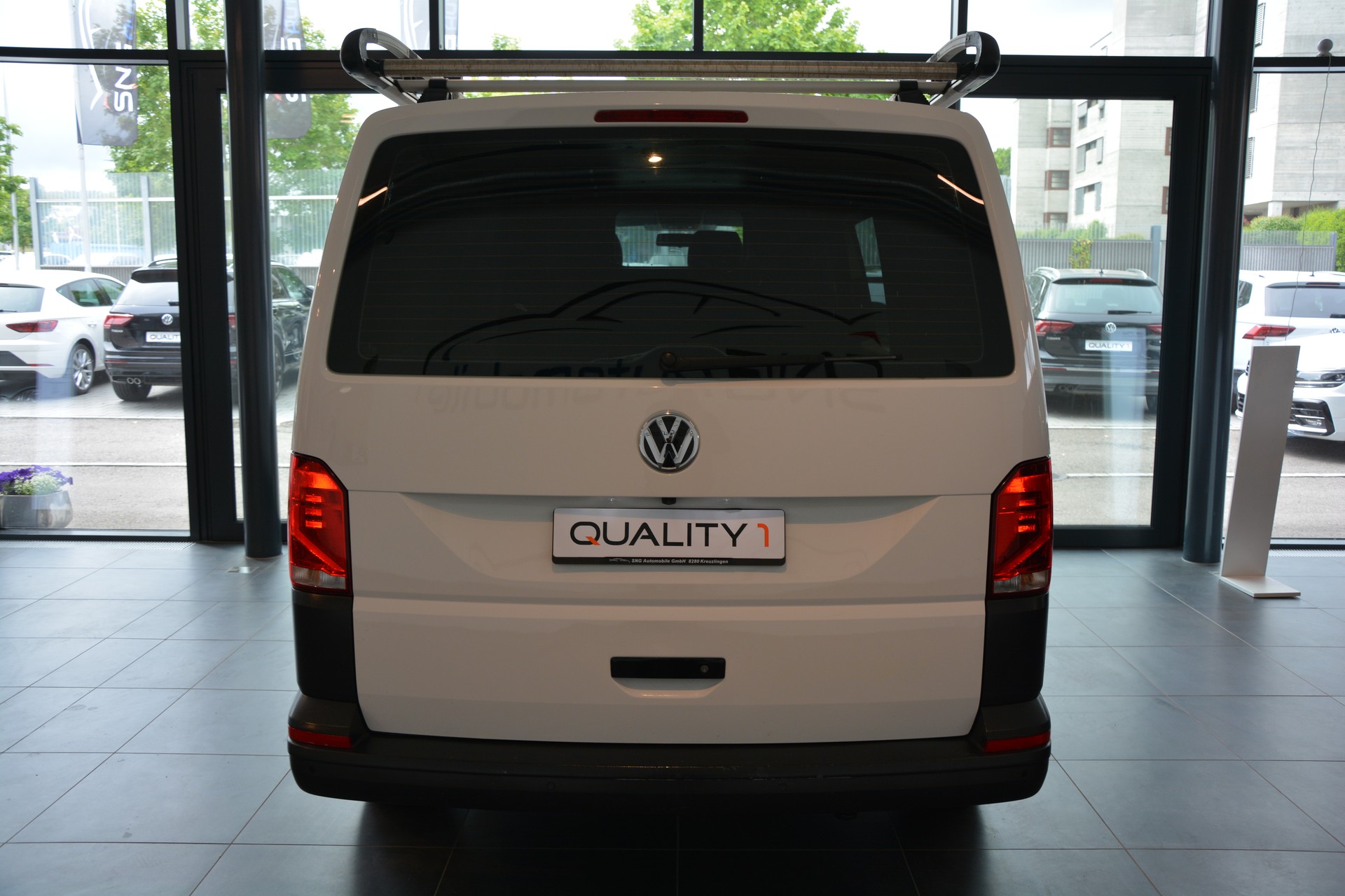 VW T6.1 2.0 TDI Transporter-image-4