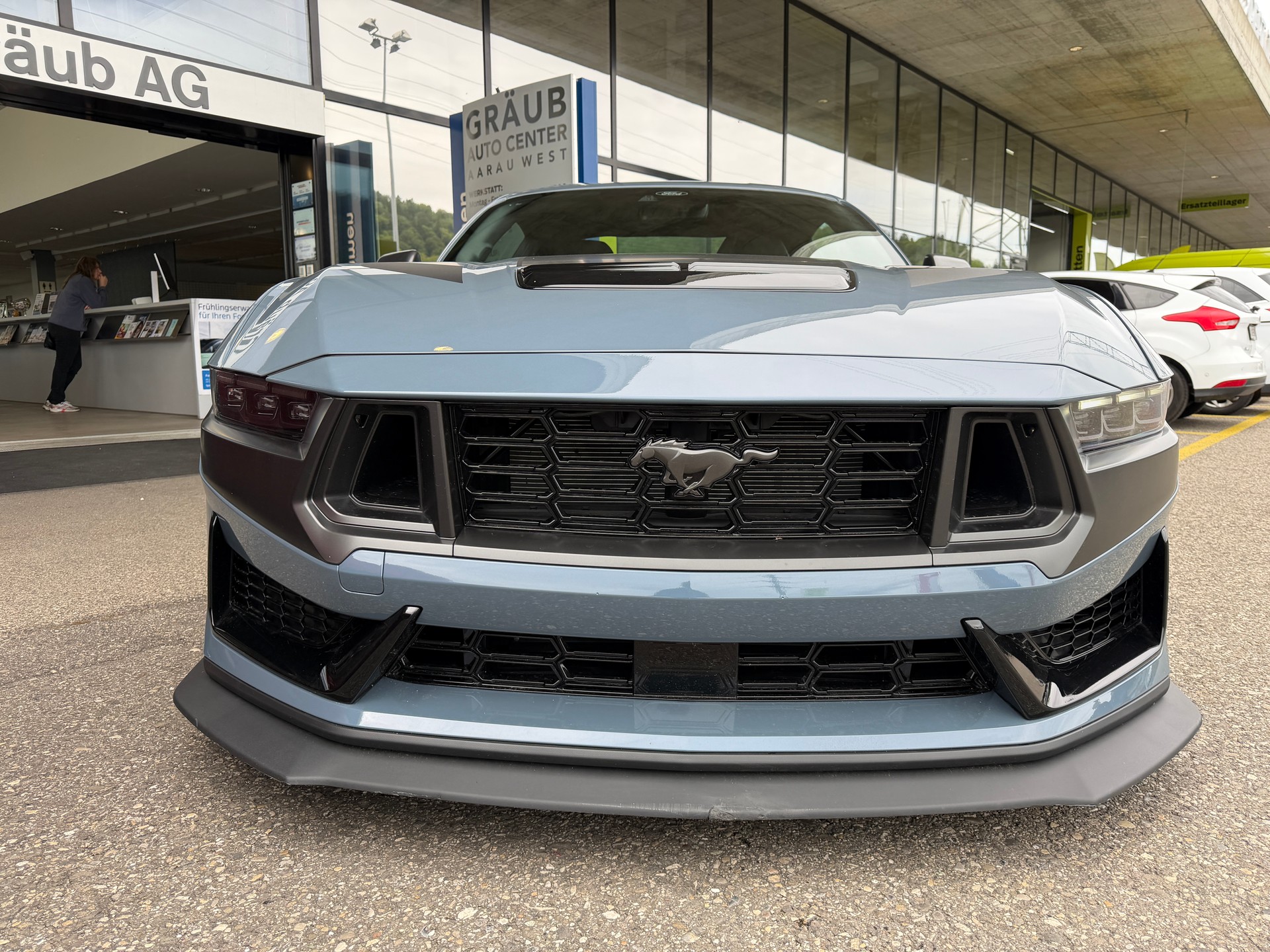 FORD Mustang Fastback 5.0 V8 Dark Horse US Version mit Handling Package! VAPOR BLUE ohne OPF-showroom-element-1