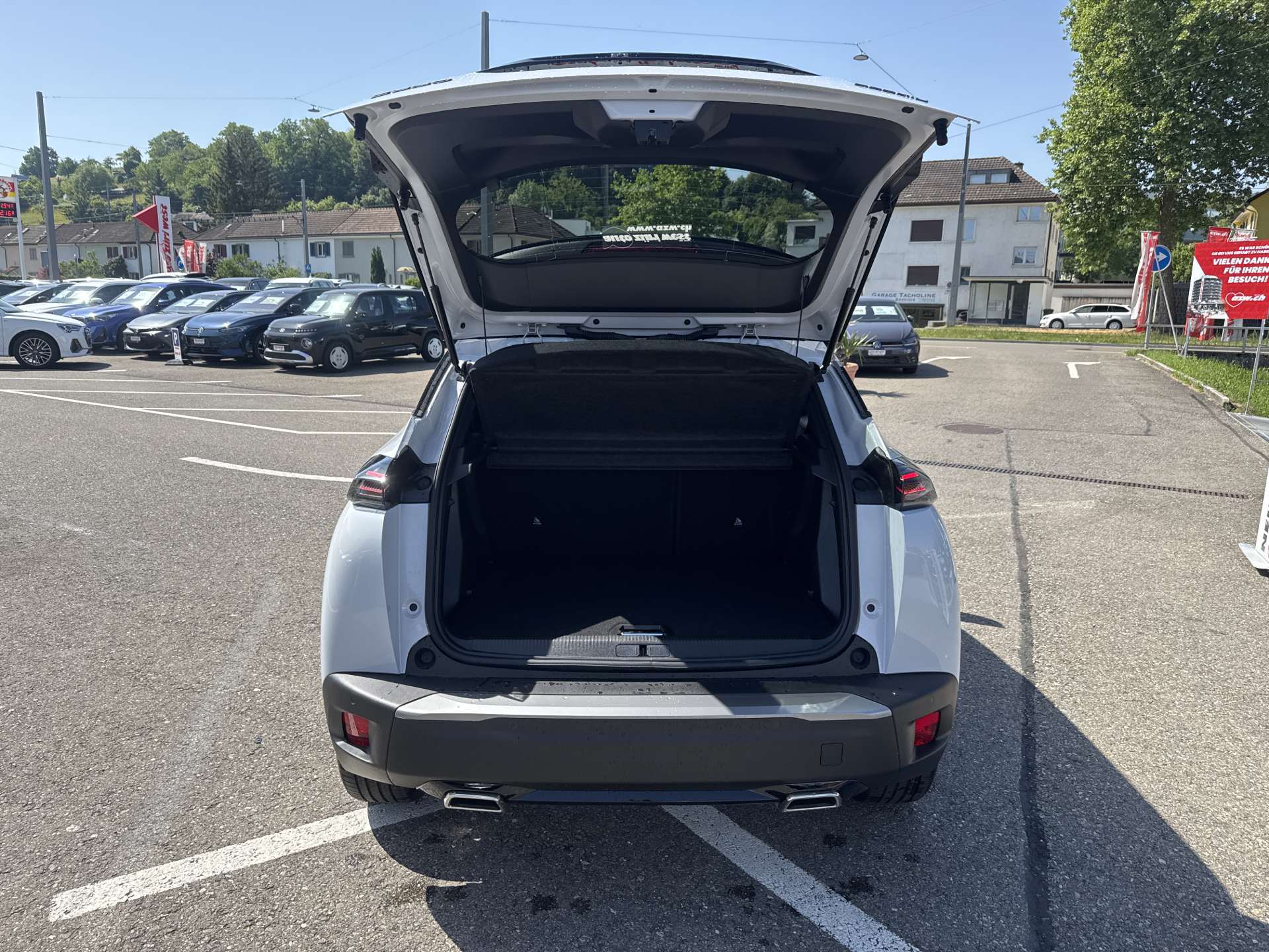 PEUGEOT 2008 1.2 145 MHEV GT Automat-image-7