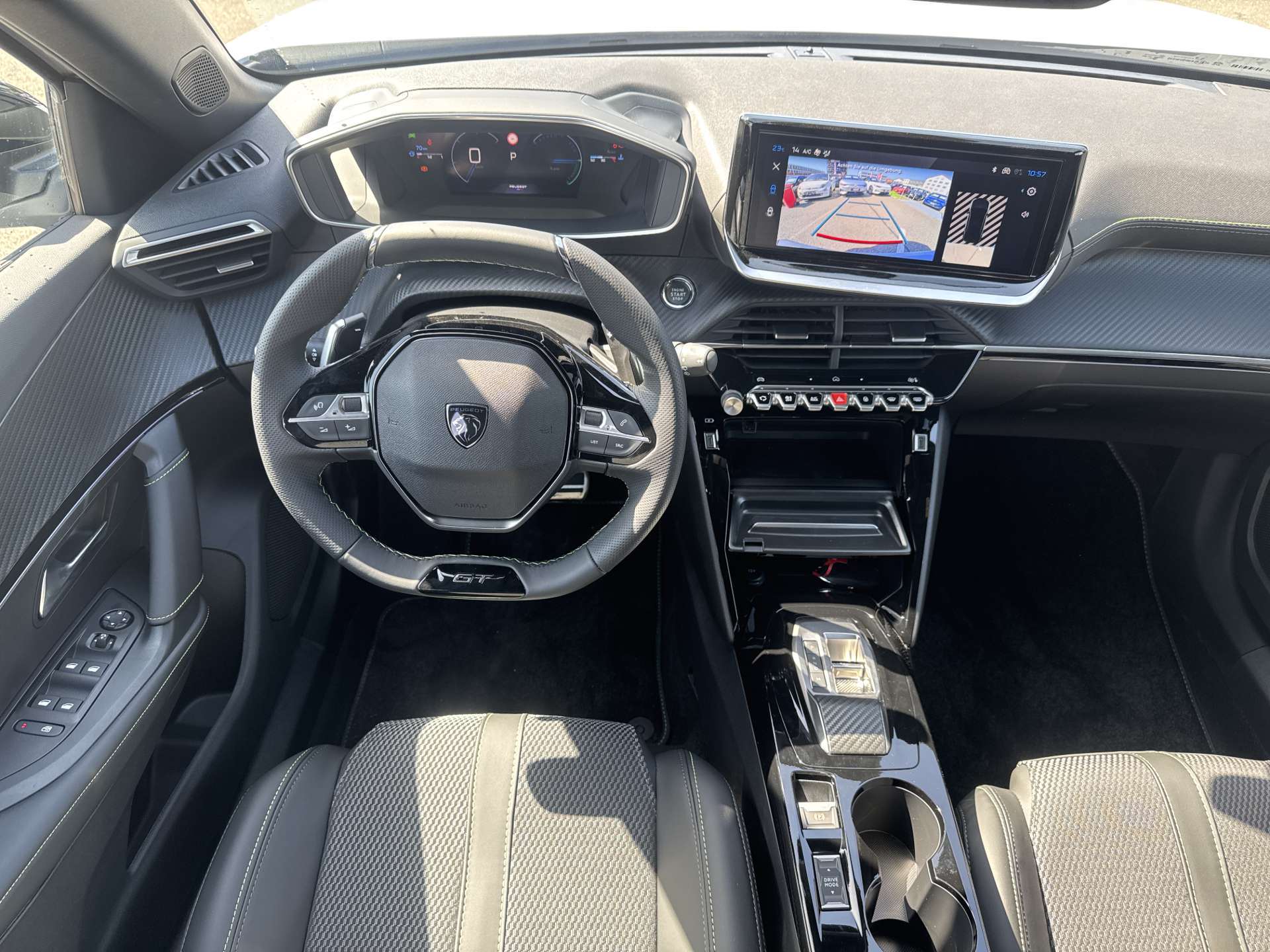 PEUGEOT 2008 1.2 145 MHEV GT Automat-image-4