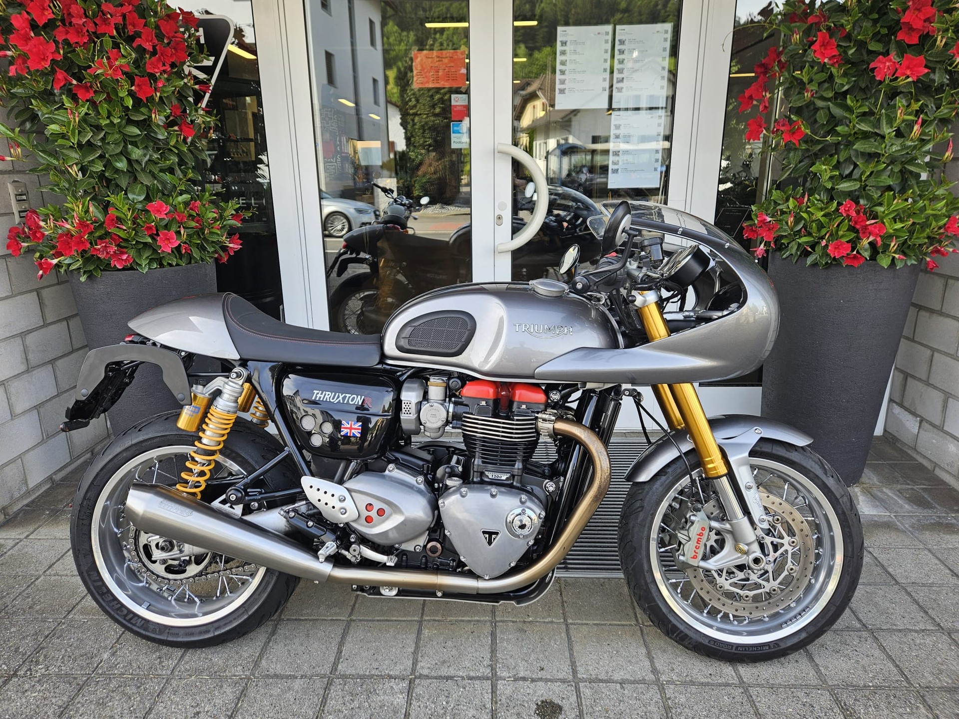TRIUMPH Thruxton R 1200 i ABS-showroom-element-1