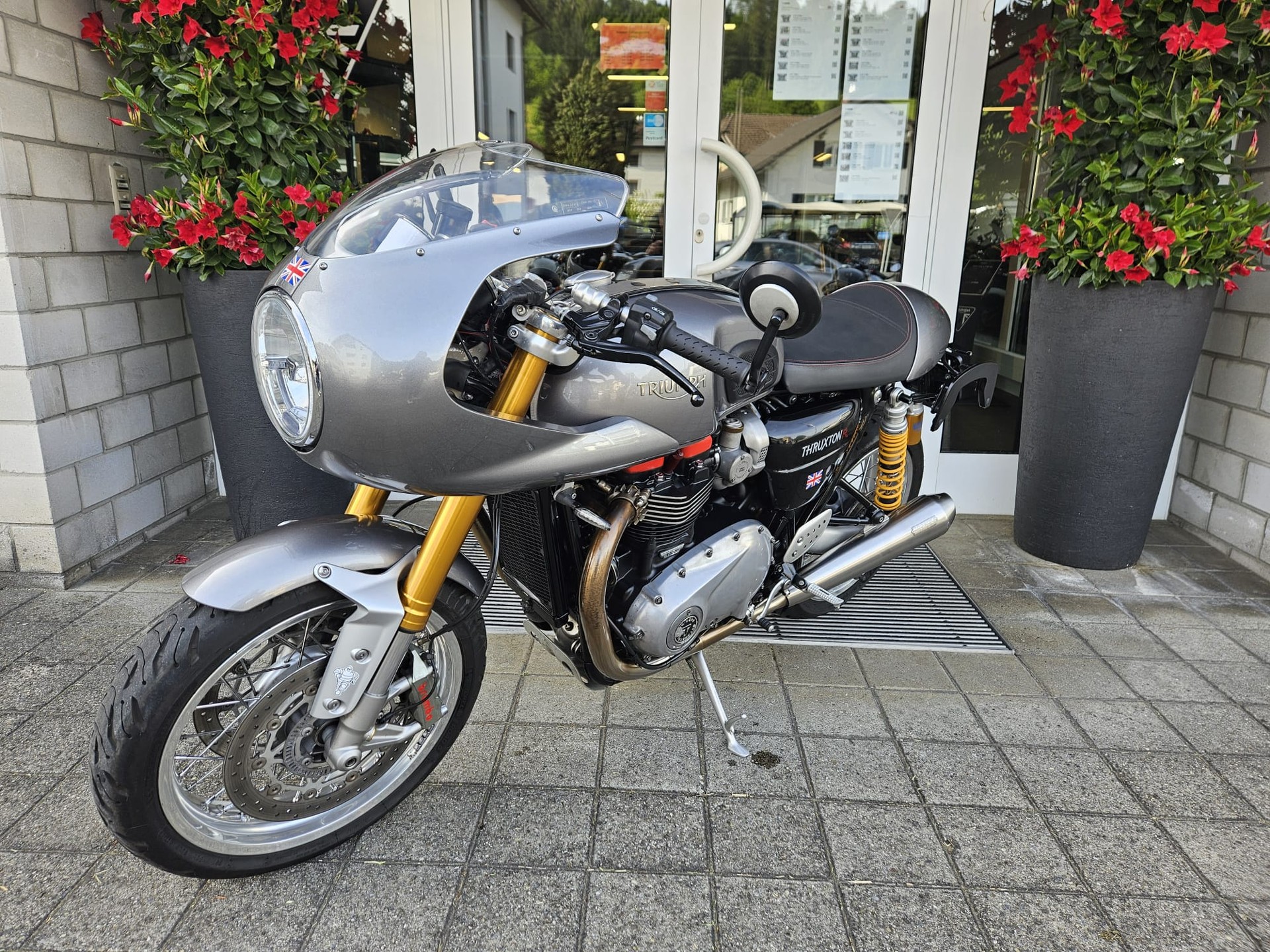 TRIUMPH Thruxton R 1200 i ABS-showroom-element-2