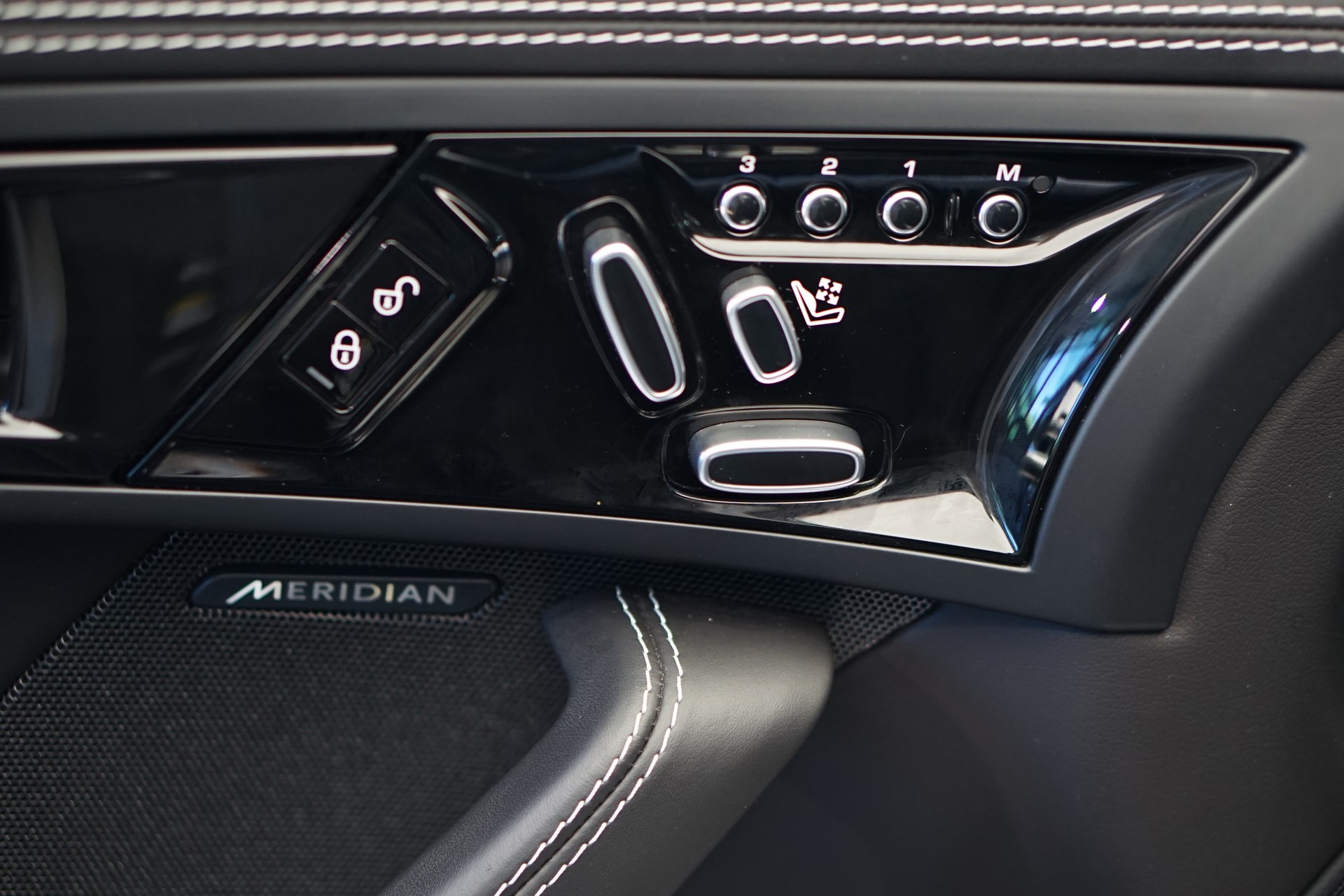 JAGUAR F-Type Coupé 3.0 V6 S/C 400 Sport AWD Automatik-image-17