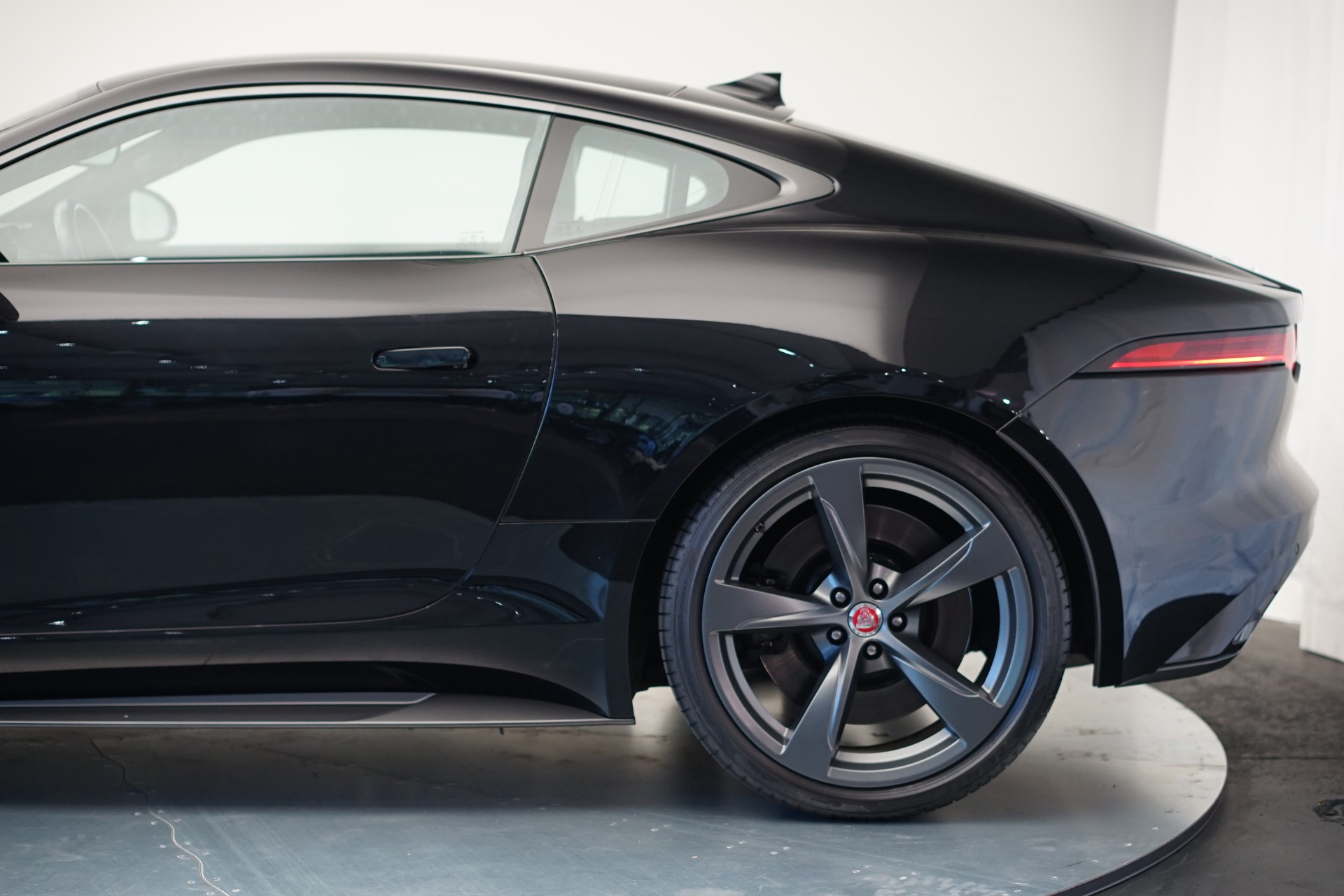 JAGUAR F-Type Coupé 3.0 V6 S/C 400 Sport AWD Automatik-image-33